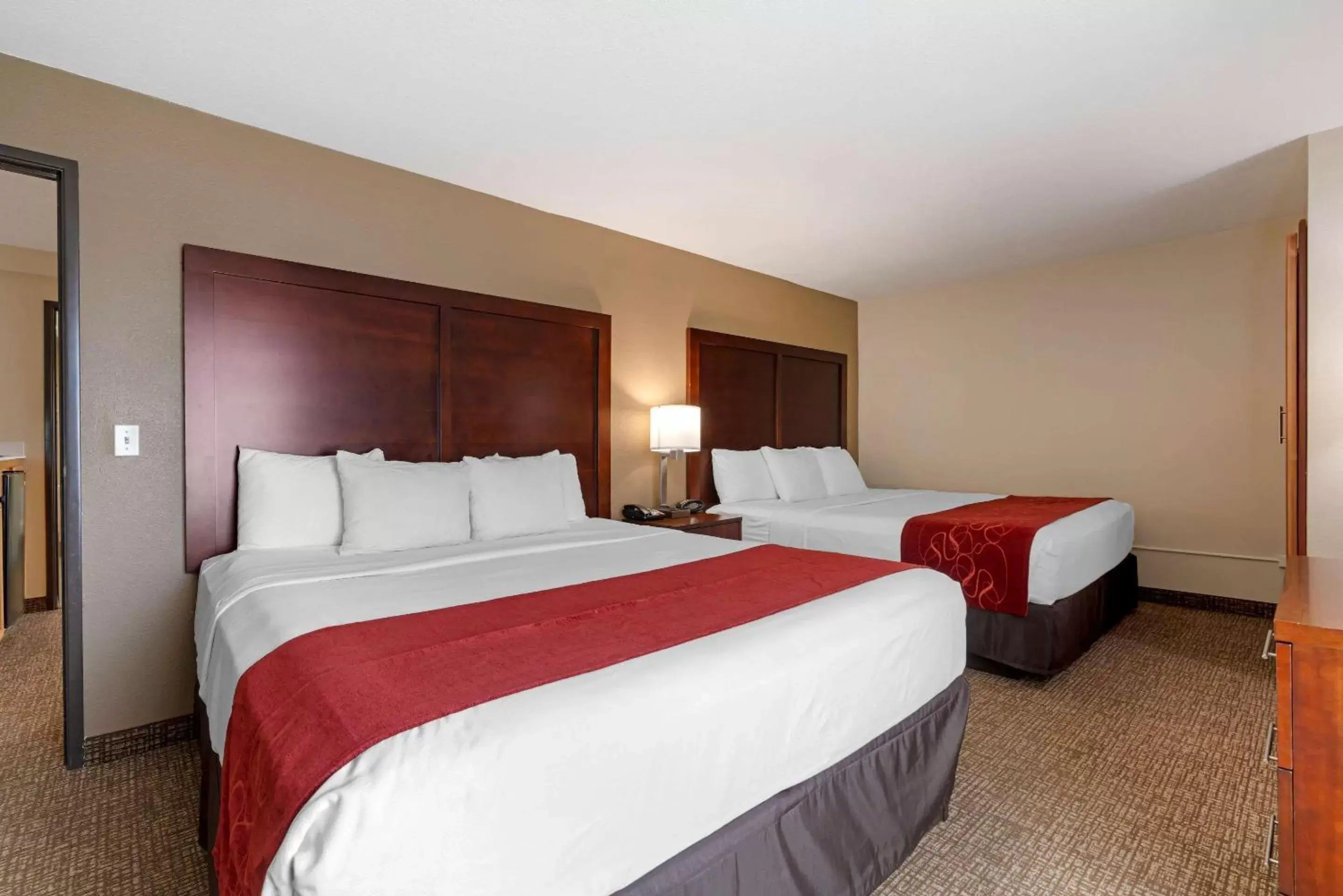 Photo of the whole room, Bed in Comfort Suites Downtown Sacramento