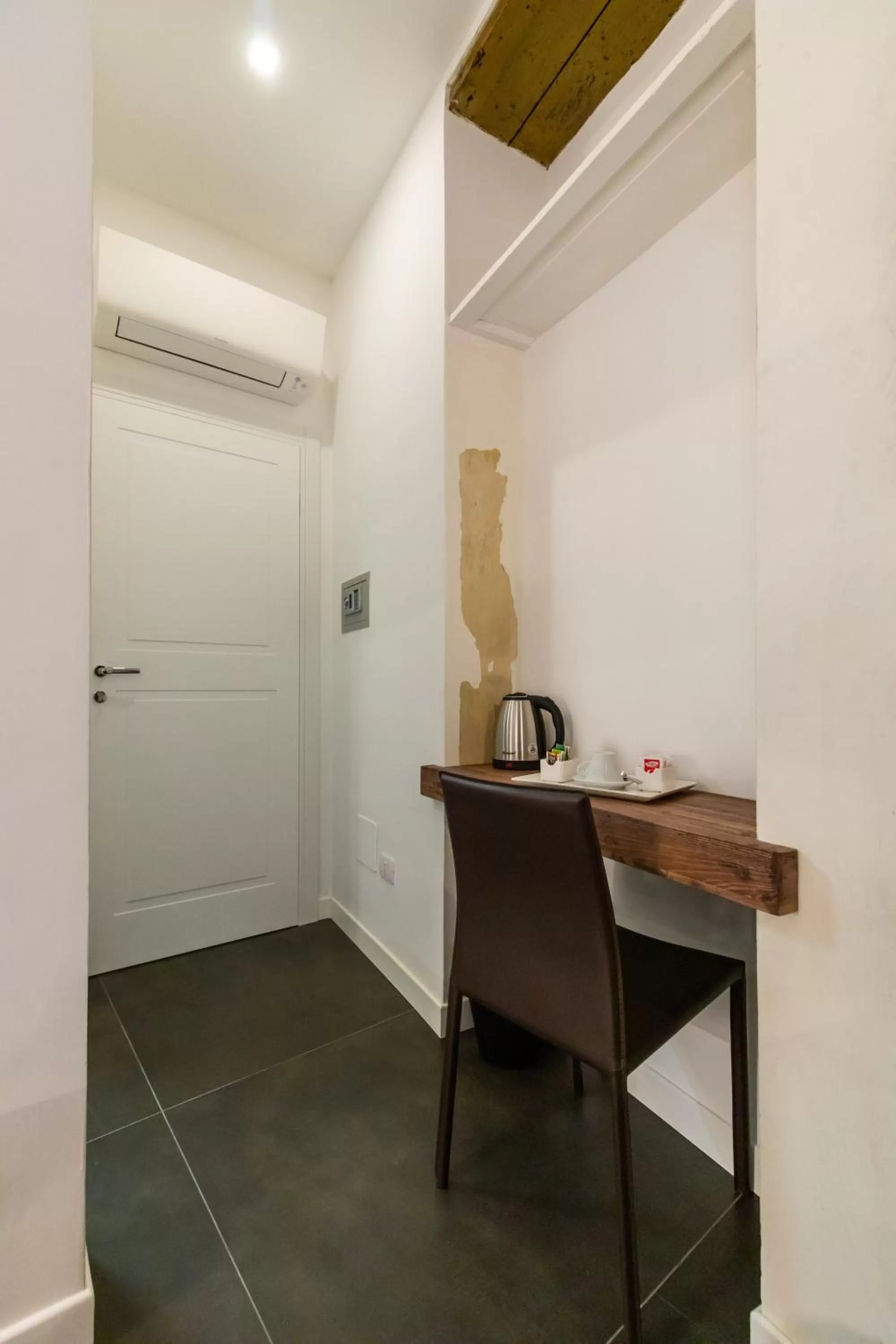 Decorative detail in Santa Chiara Inn