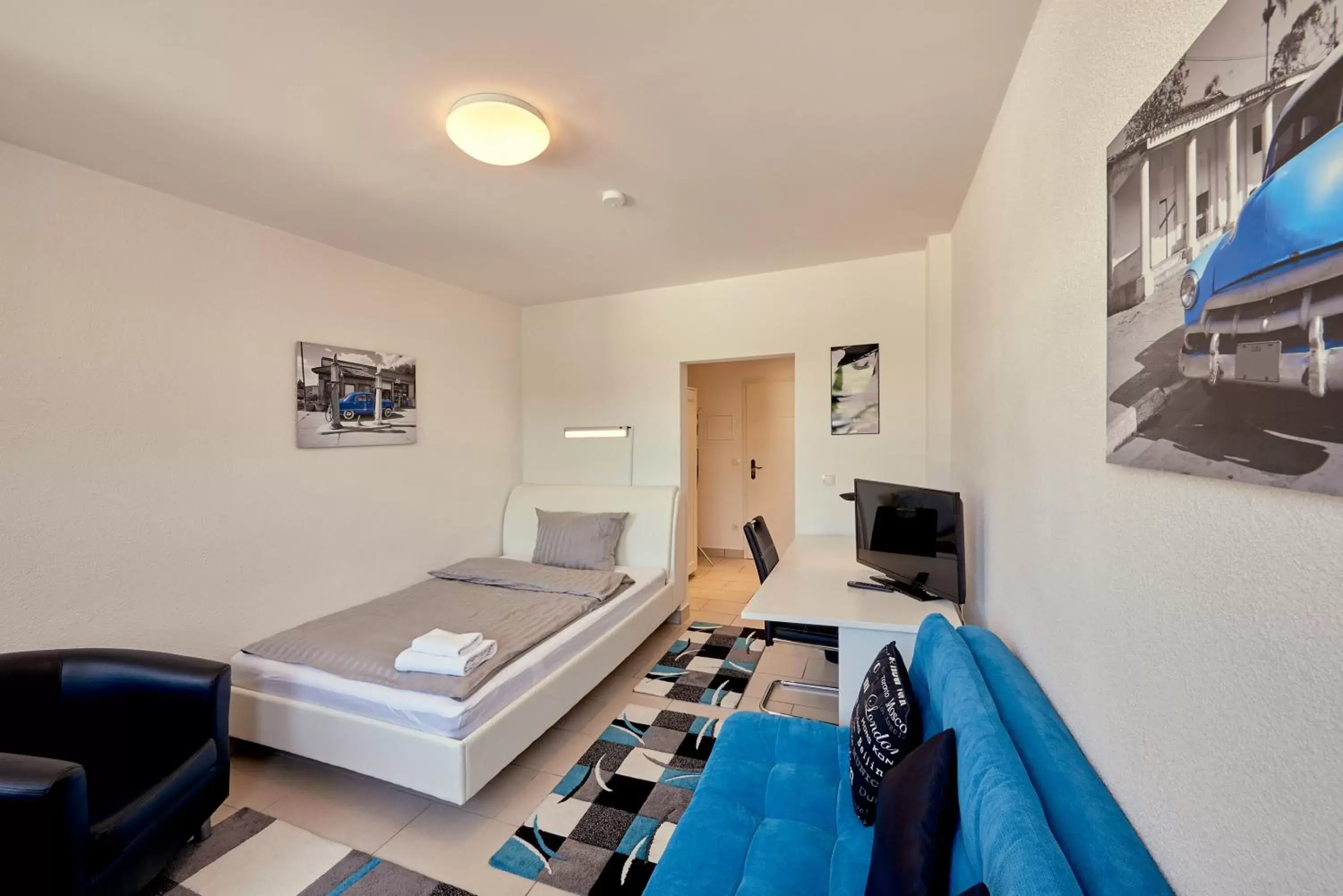 TV and multimedia, Bed in Hotel Zur alten Stadtkellerei Leipzig TV and multimedia, Bed in Hotel Zur alten Stadtkellerei Leipzig