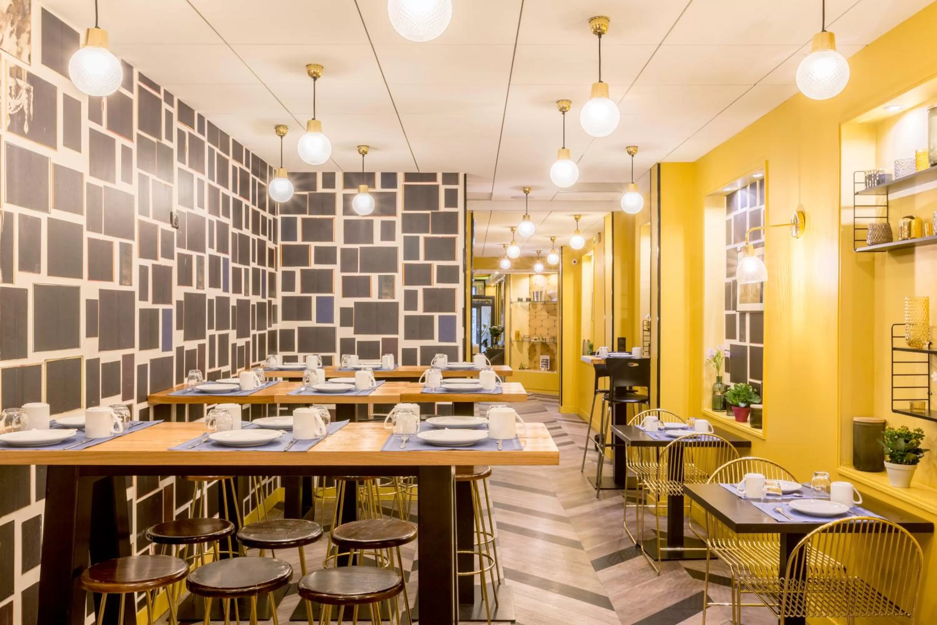 Restaurant/places to eat in Best Western Hotel Centre Reims