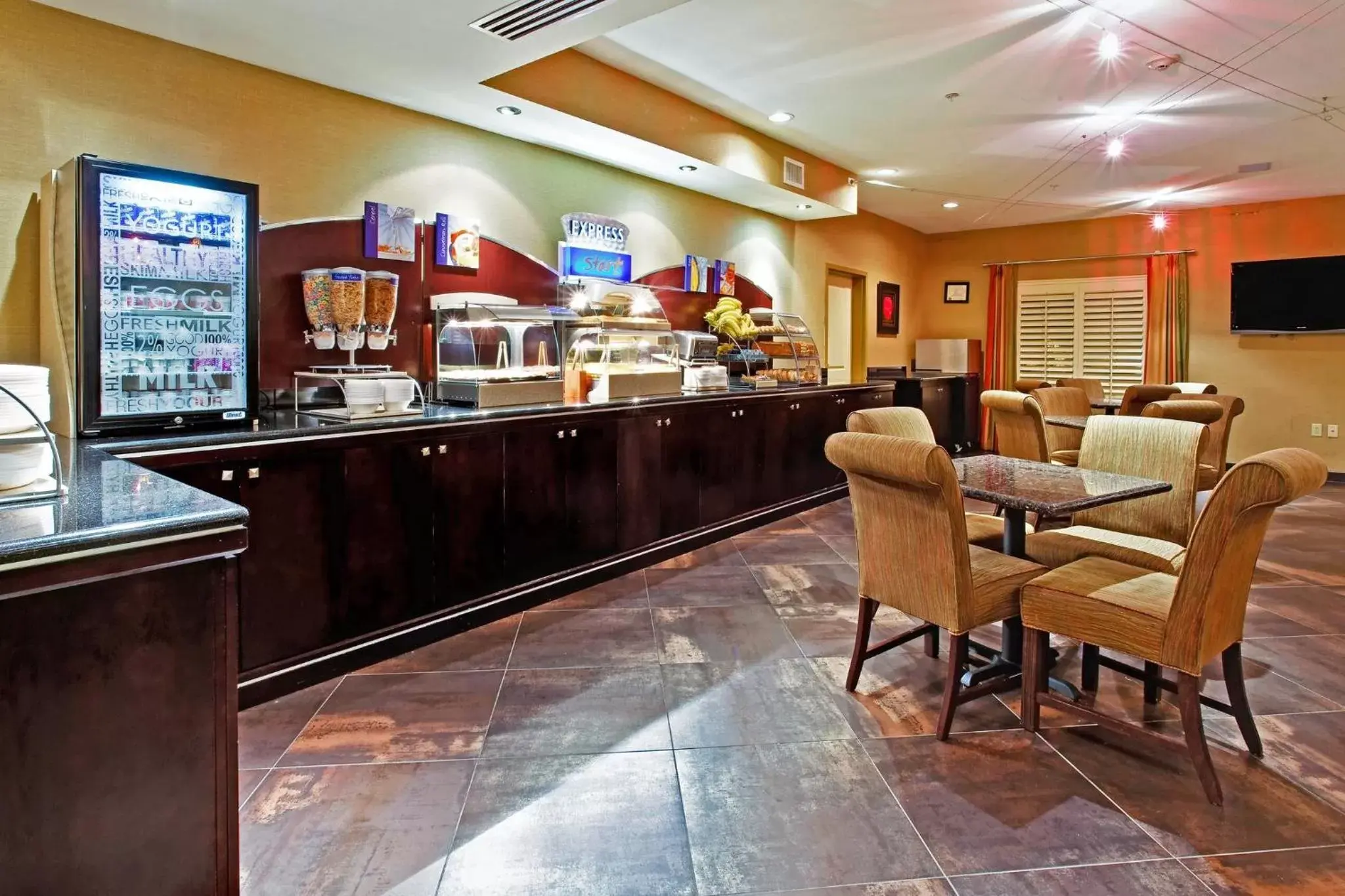 Breakfast, Restaurant/Places to Eat in Holiday Inn Express Hotel & Suites Dallas South - DeSoto, an IHG Hotel
