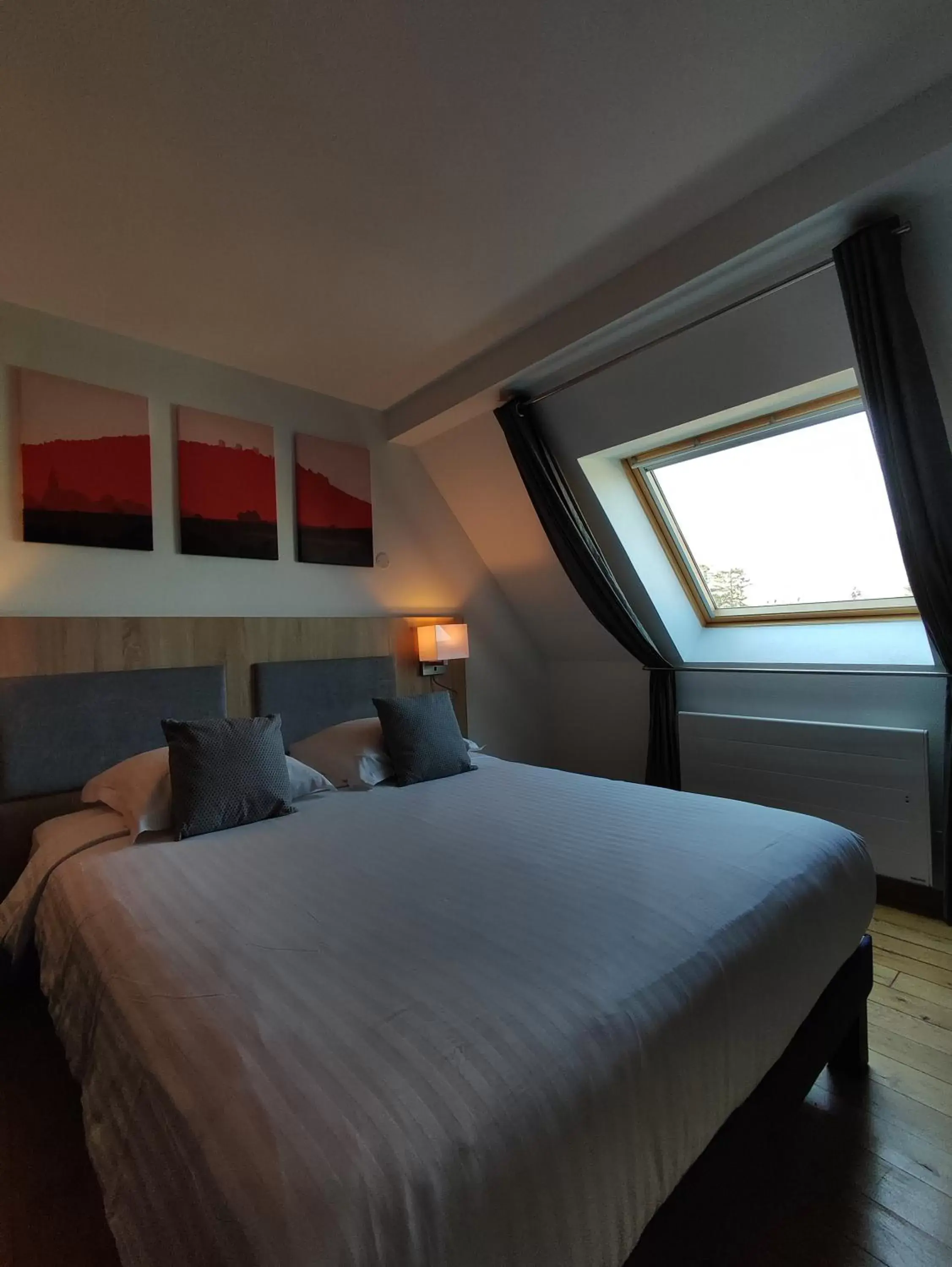 Bed in Hotel Colmar Vignes Eguisheim
