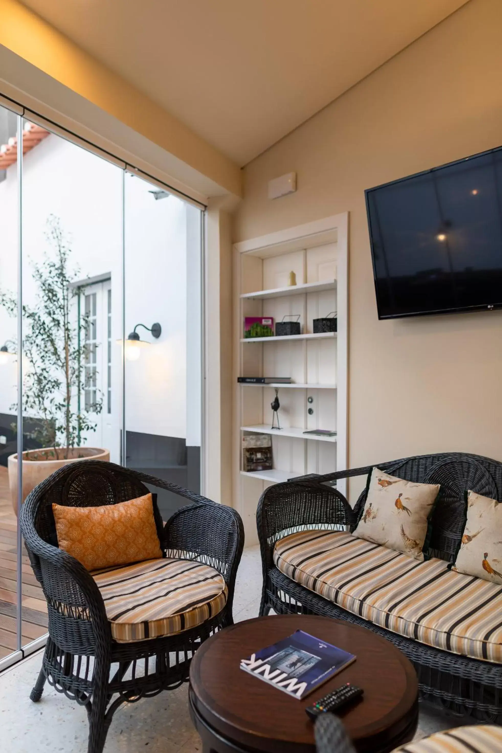 Communal lounge/ TV room, Seating Area in Pousada Vila Óbidos