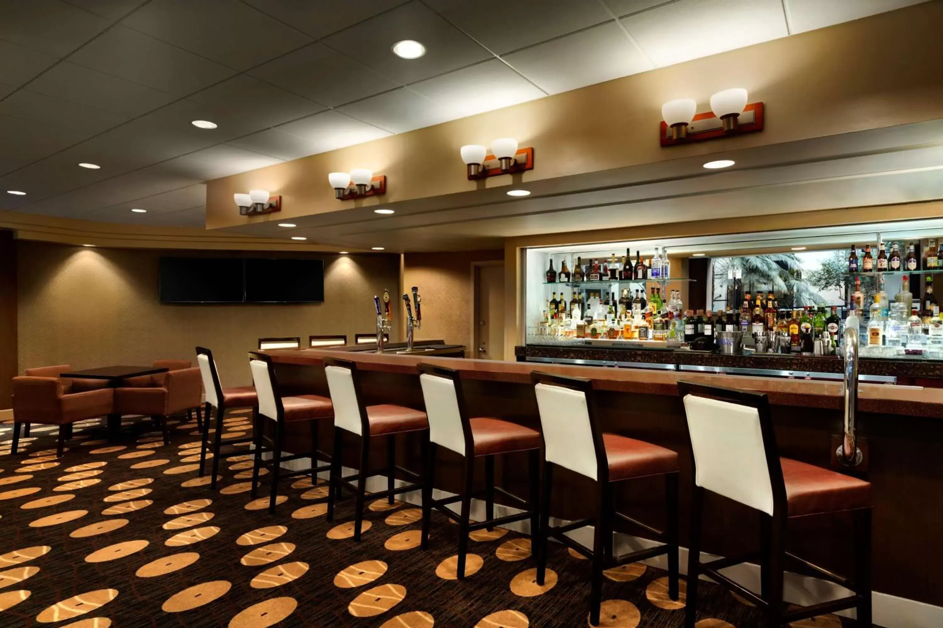 Lounge or bar in Embassy Suites by Hilton Piscataway Somerset