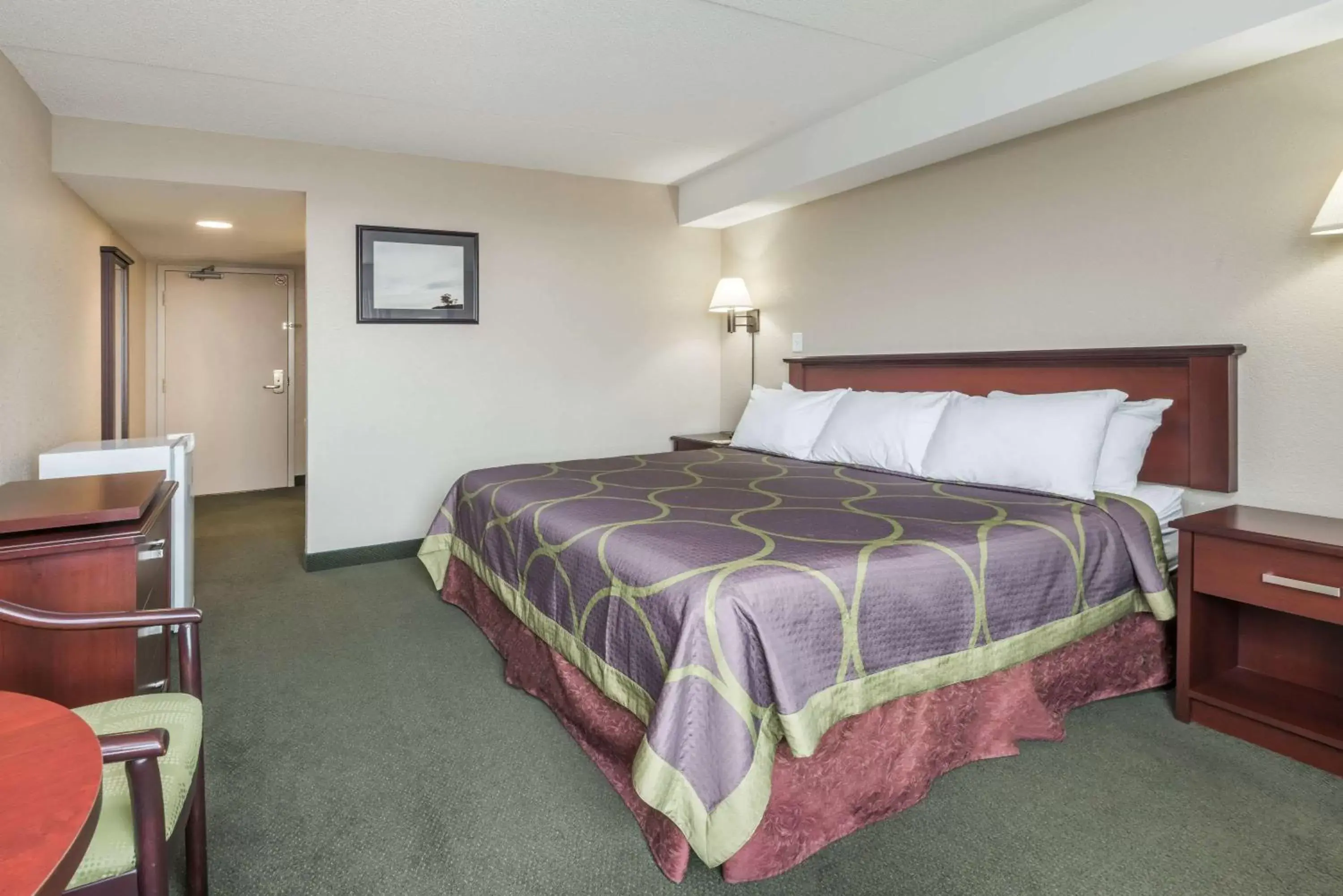 Photo of the whole room, Bed in Super 8 by Wyndham Mississauga