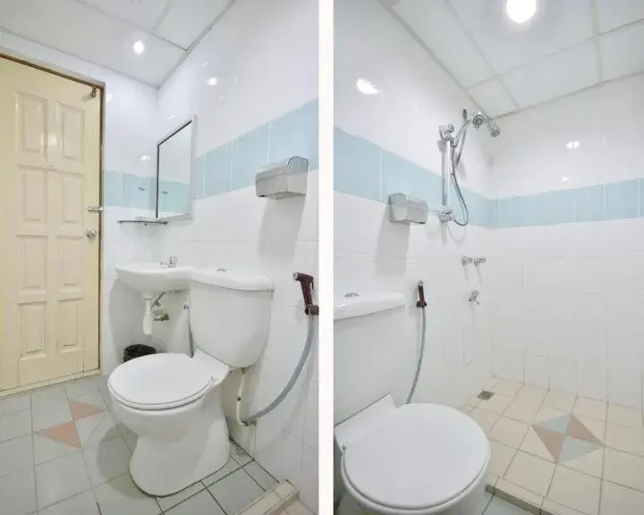 Shower, Bathroom in HOTEL PANTAI VIEW