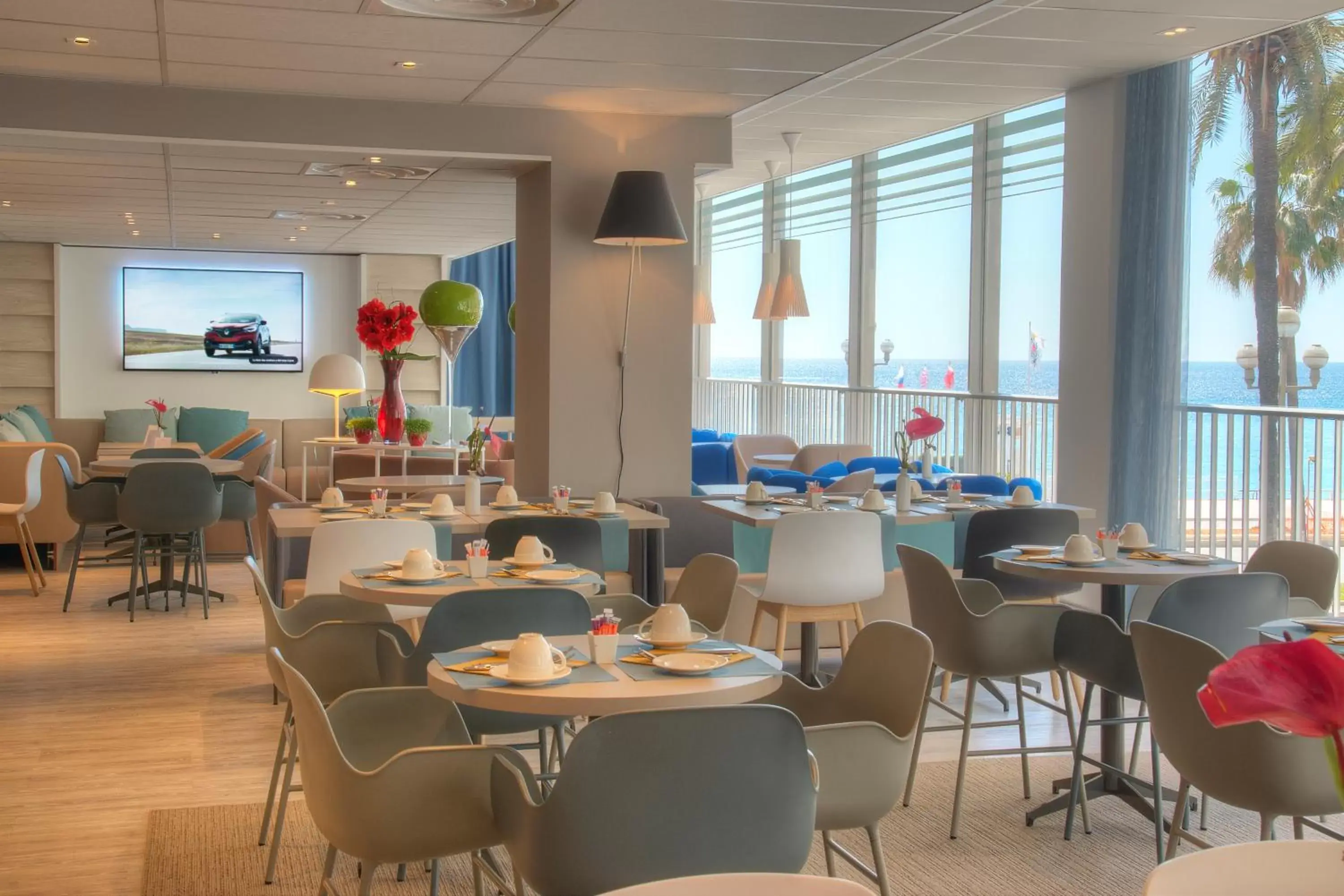 Restaurant/Places to Eat in Mercure Nice Promenade Des Anglais