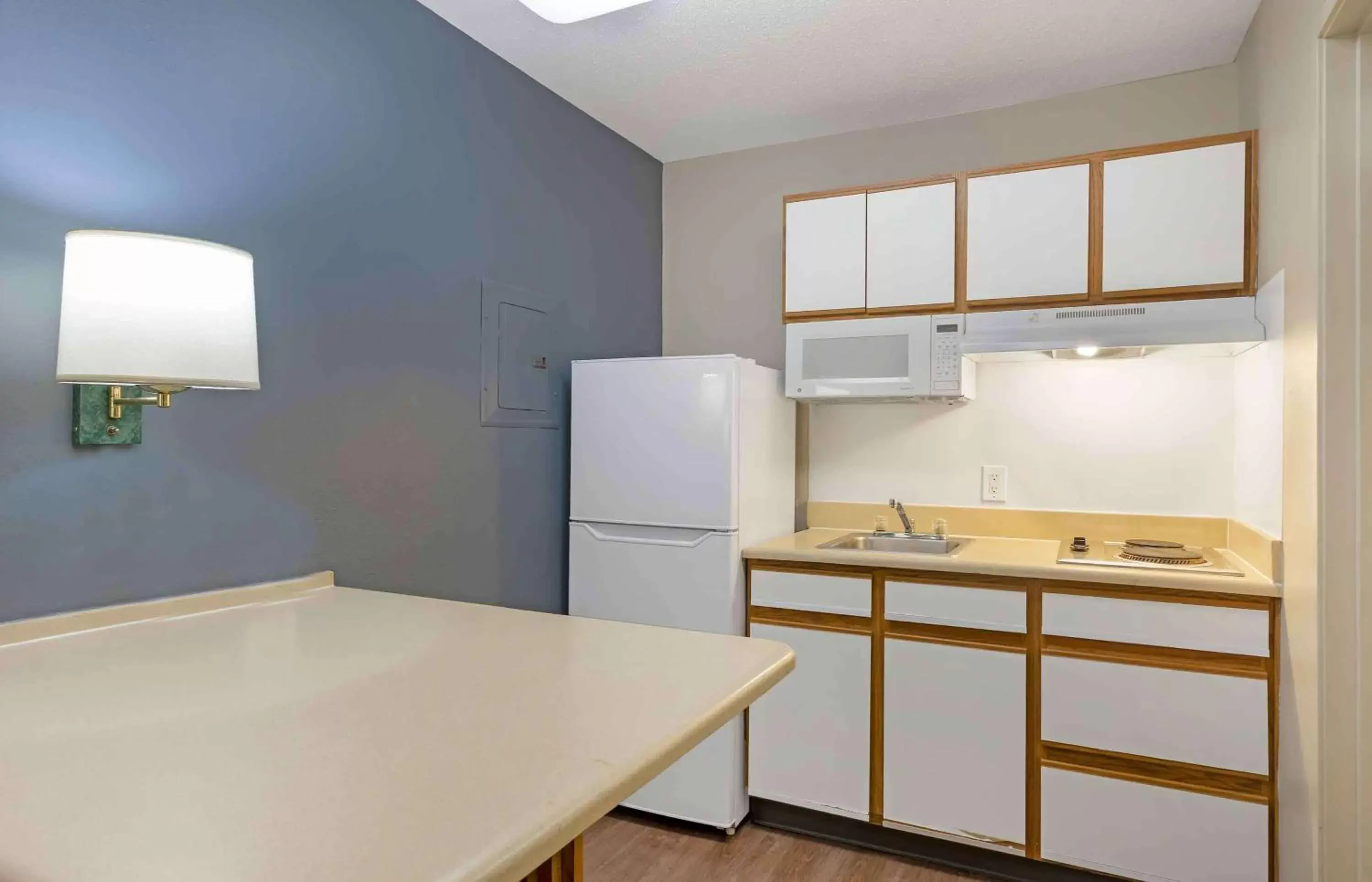 Bedroom, Kitchen/Kitchenette in Extended Stay America Suites - Richmond - West End - I-64