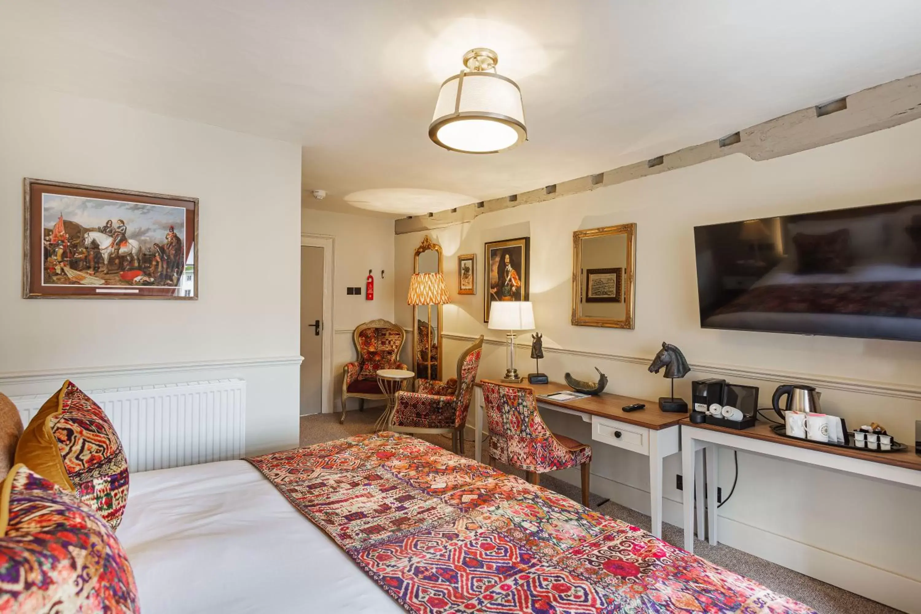 Bedroom, TV/Entertainment Center in The George Hotel, Amesbury, Wiltshire