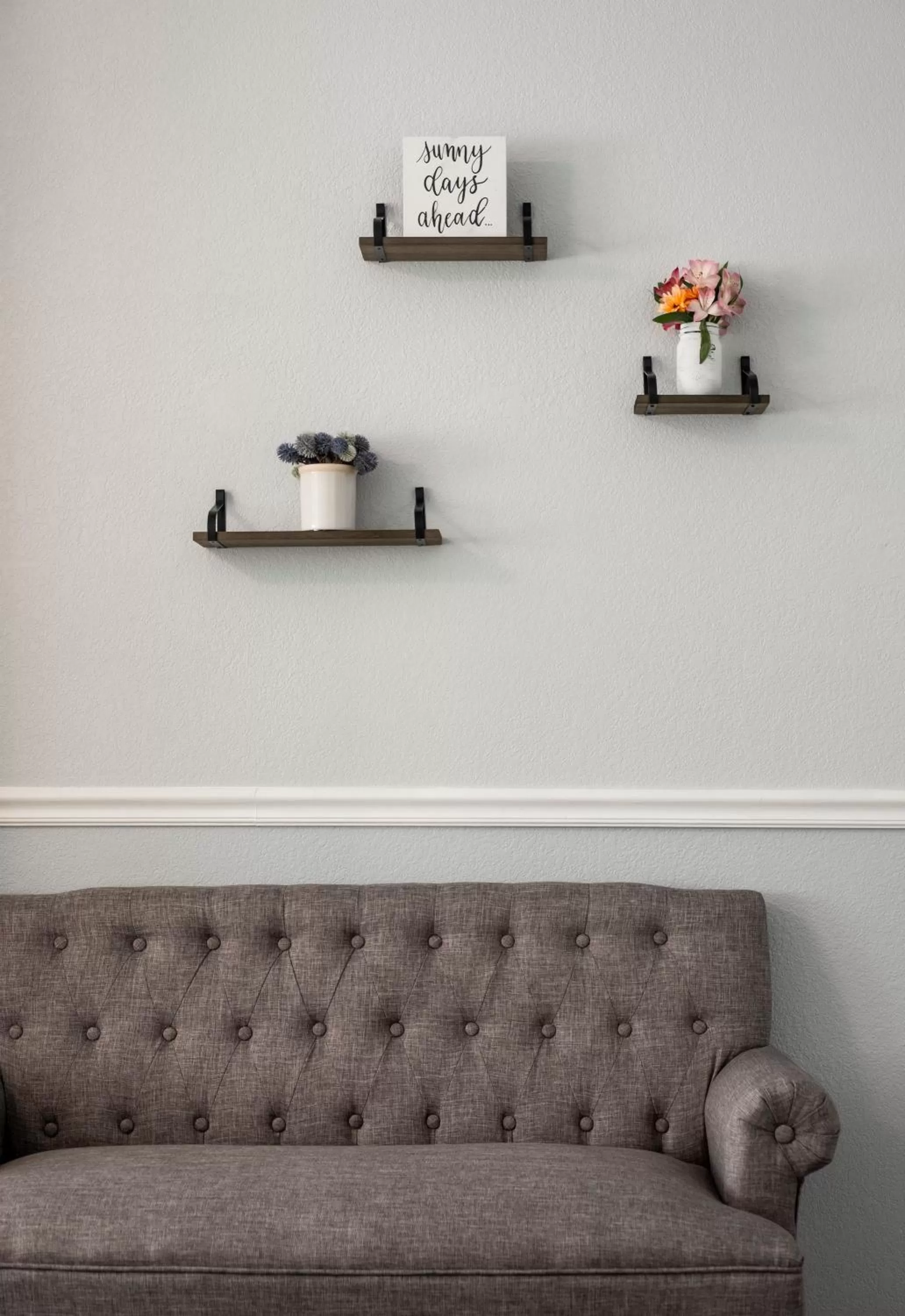 Seating area in Hounds Tooth Inn