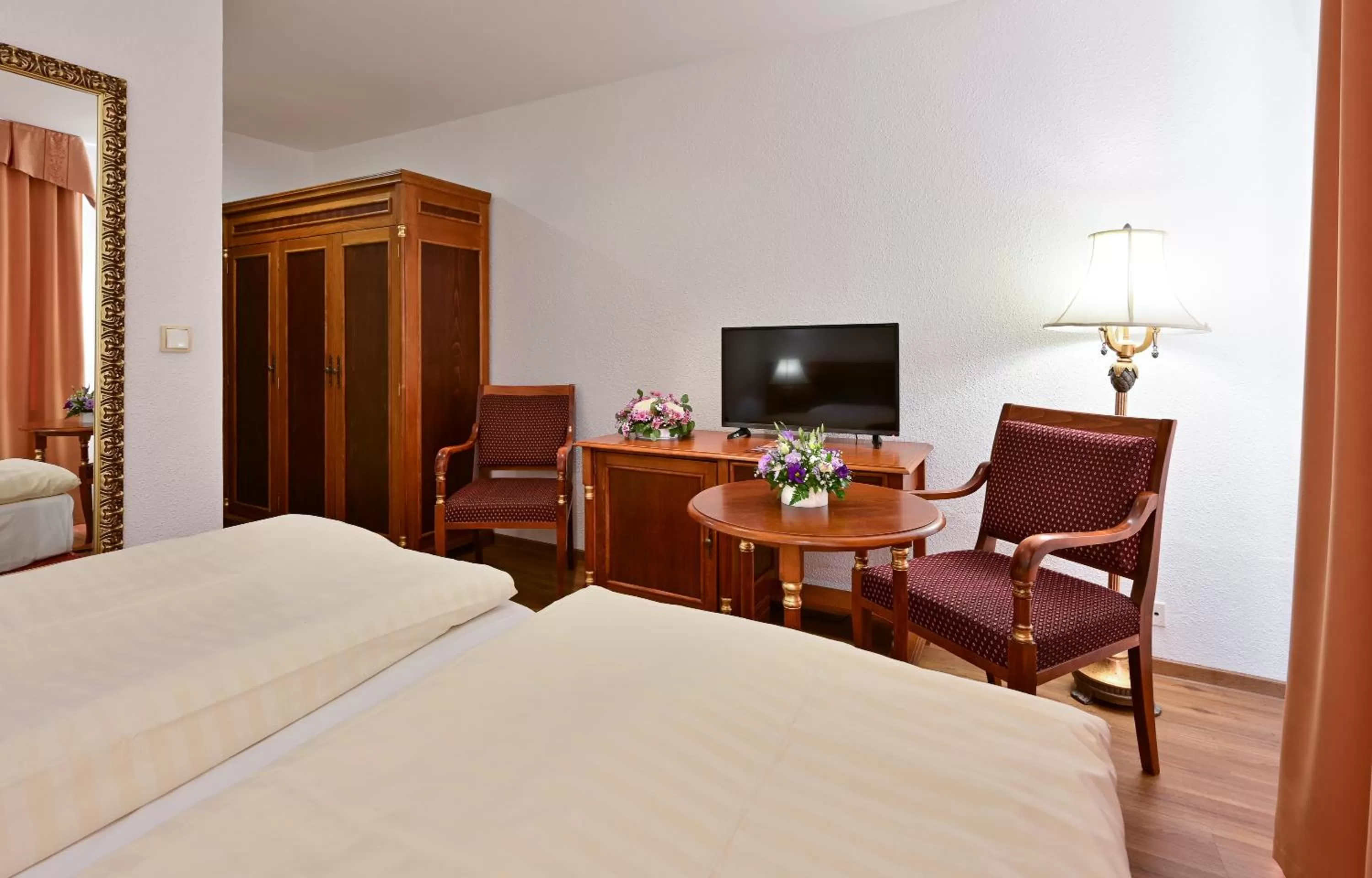 TV and multimedia, Bed in Hotel Continental