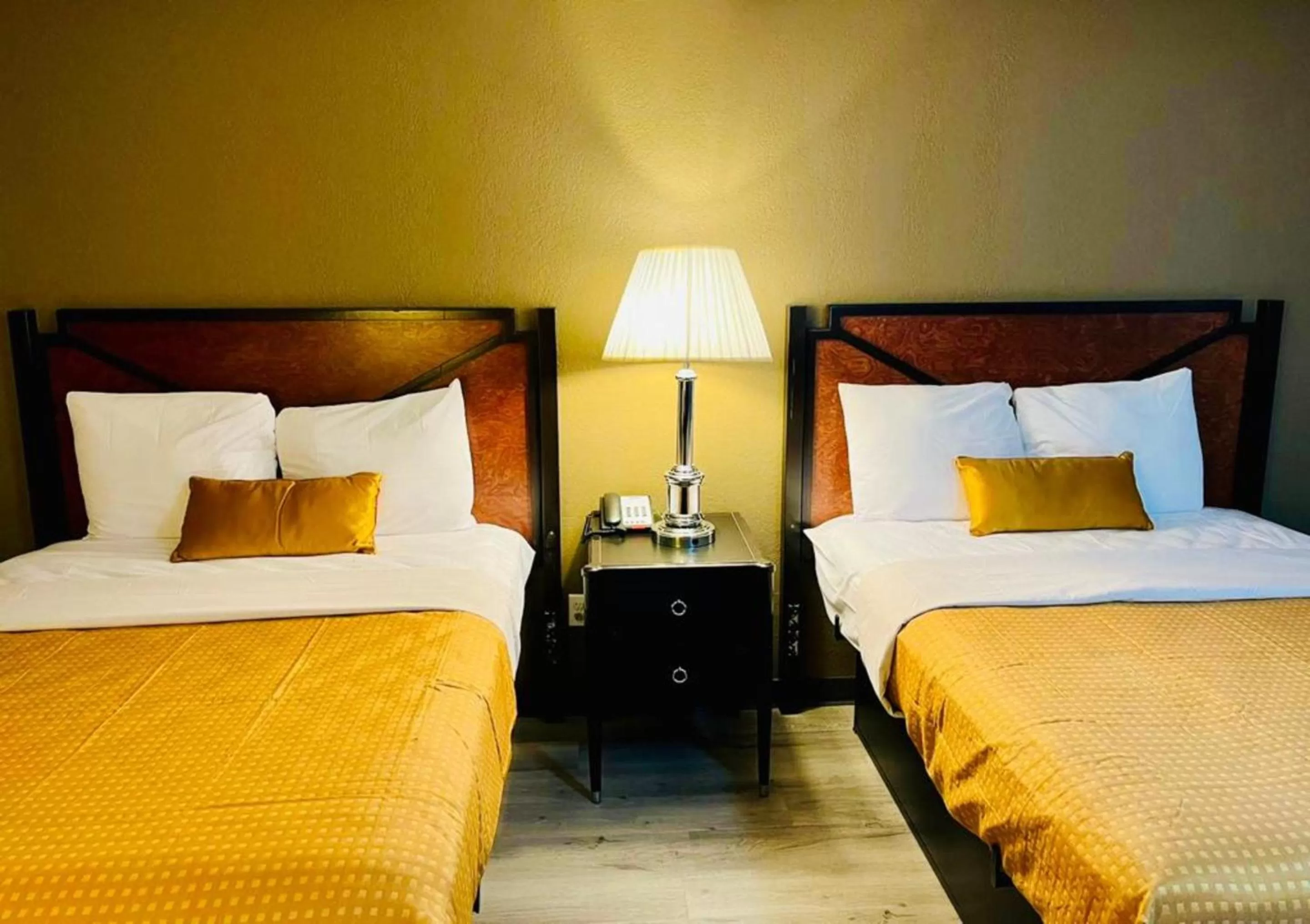 Bedroom, Bed in Super 8 by Wyndham Benton Harbor St Joseph