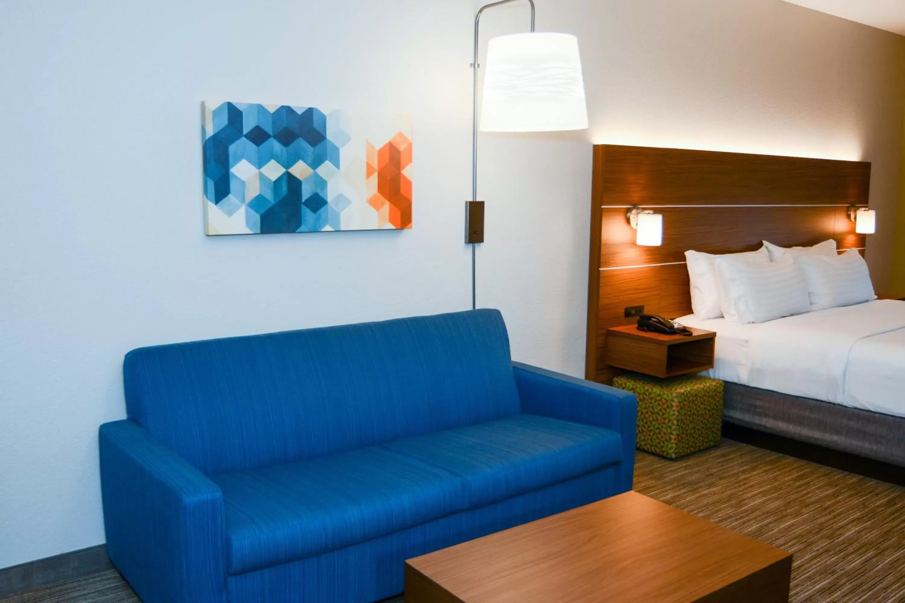 Bedroom, Seating Area in Holiday Inn Express Hotel & Suites New Boston, an IHG Hotel