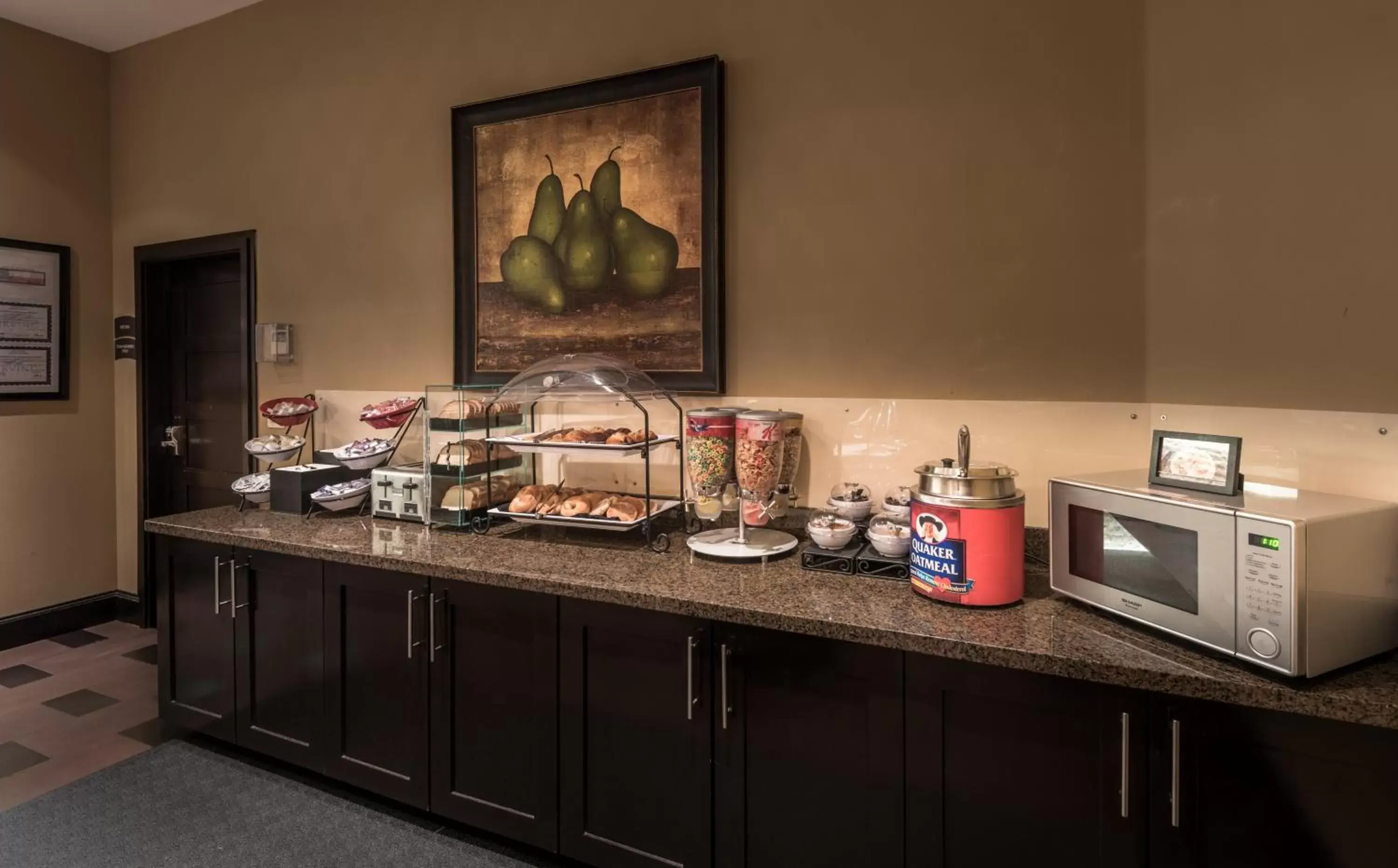 Restaurant/places to eat in Staybridge Suites DFW Airport North, an IHG Hotel
