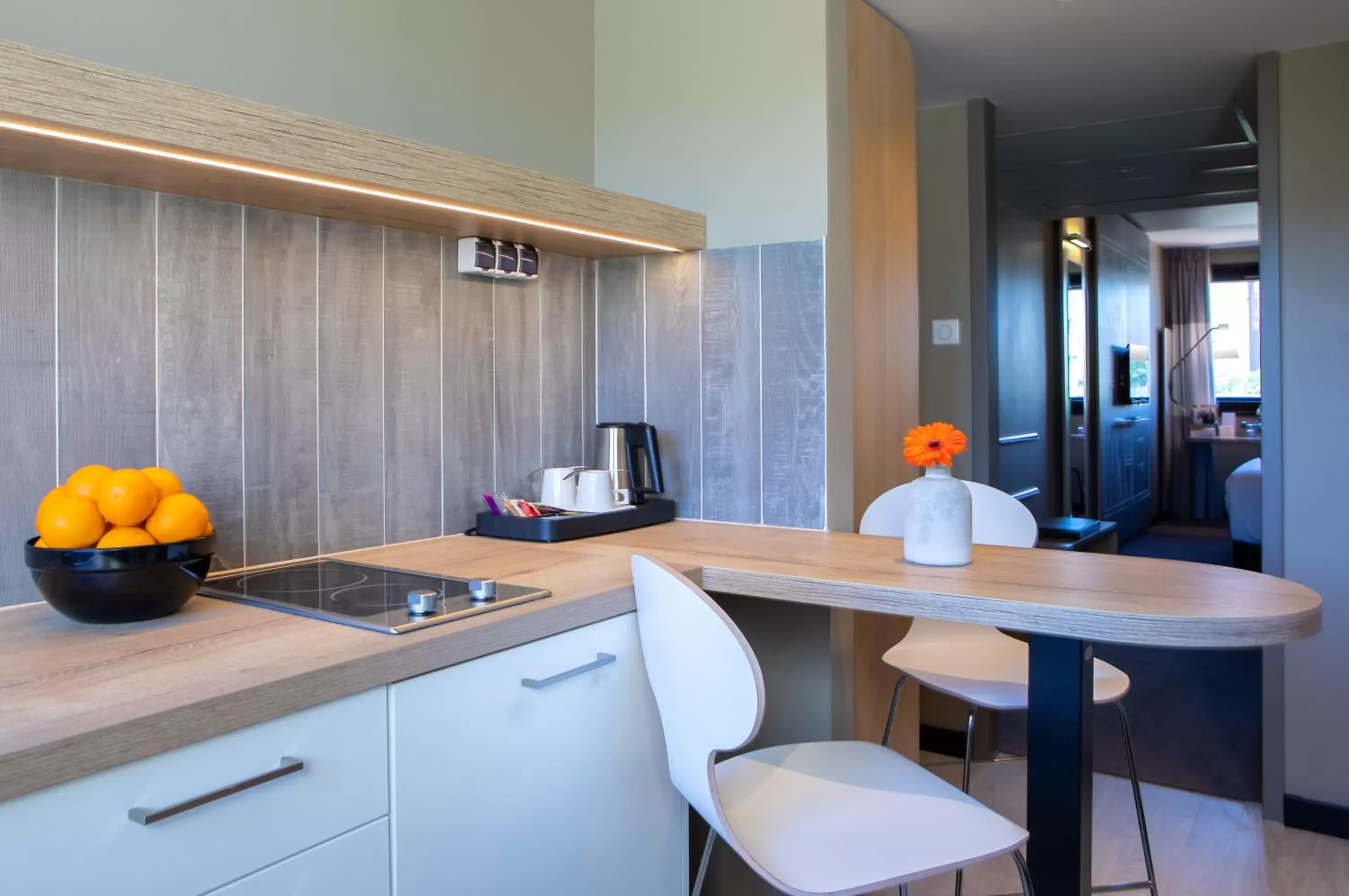 Kitchen or kitchenette, Kitchen/Kitchenette in ibis Budapest Castle Hill