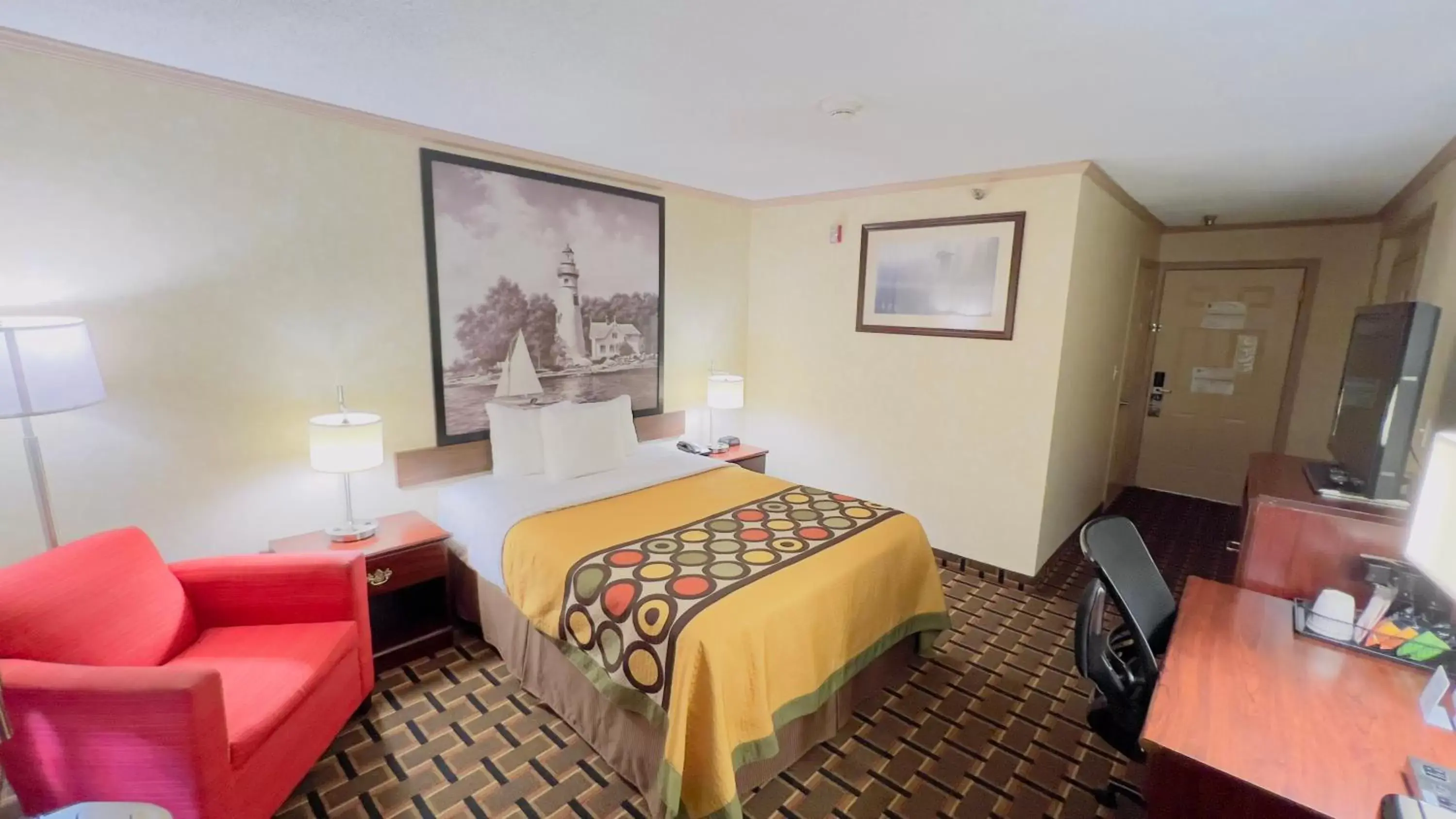 Photo of the whole room, Bed in Super 8 by Wyndham Maumee Perrysburg Toledo Area