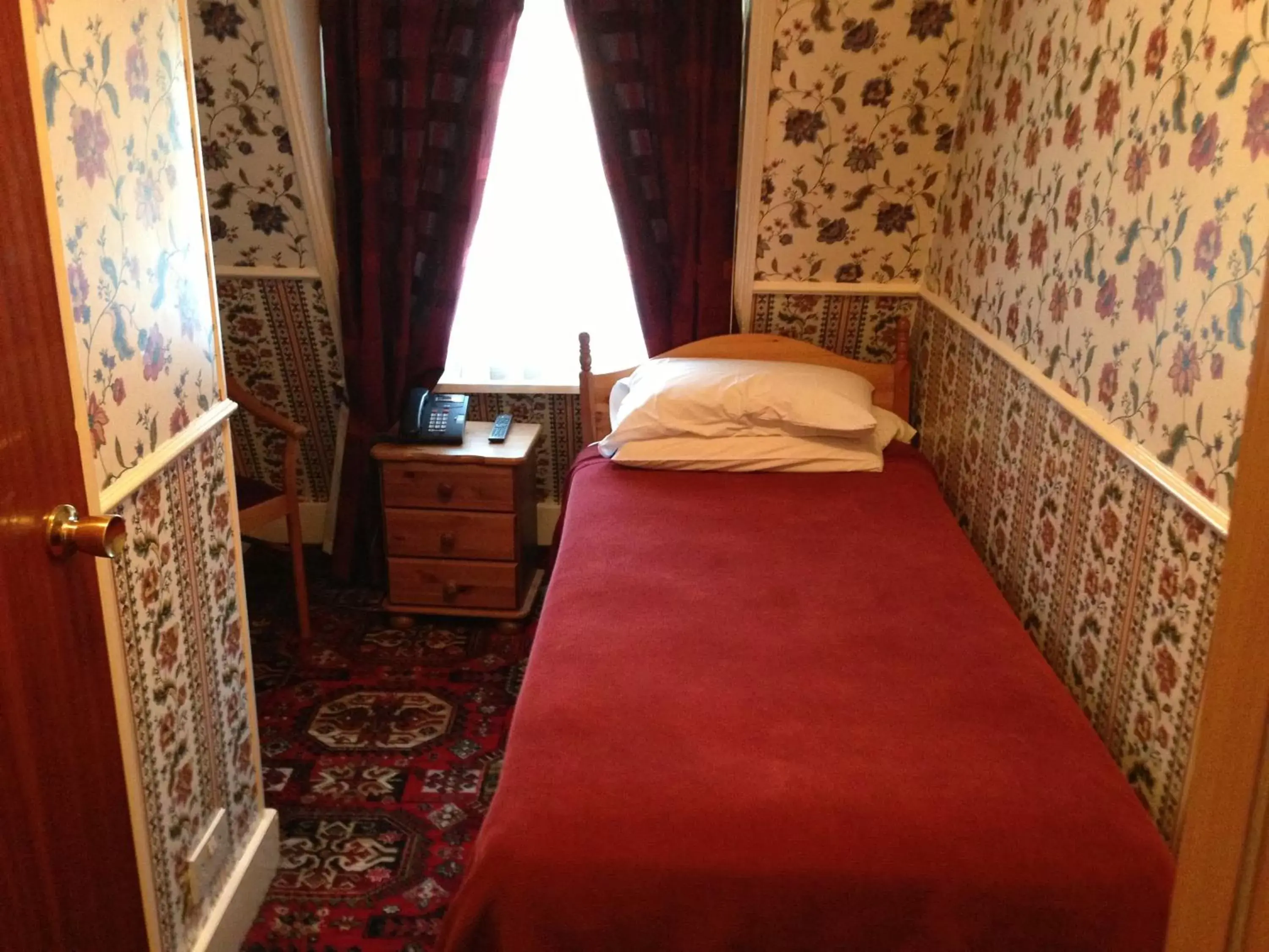 Bed in Balmoral House Hotel