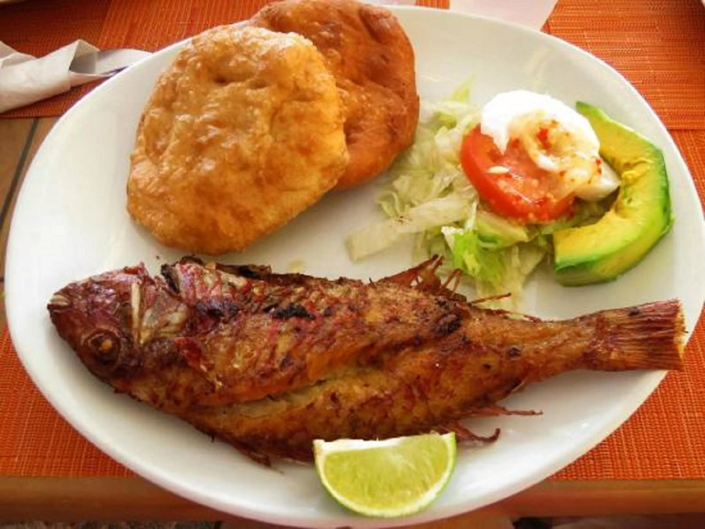 Food and drinks in Houseboat Zaindari Palace