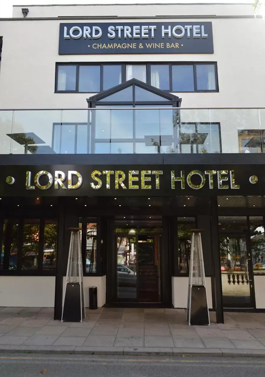 Facade/entrance in The Lord Street Hotel; BW Signature Collection