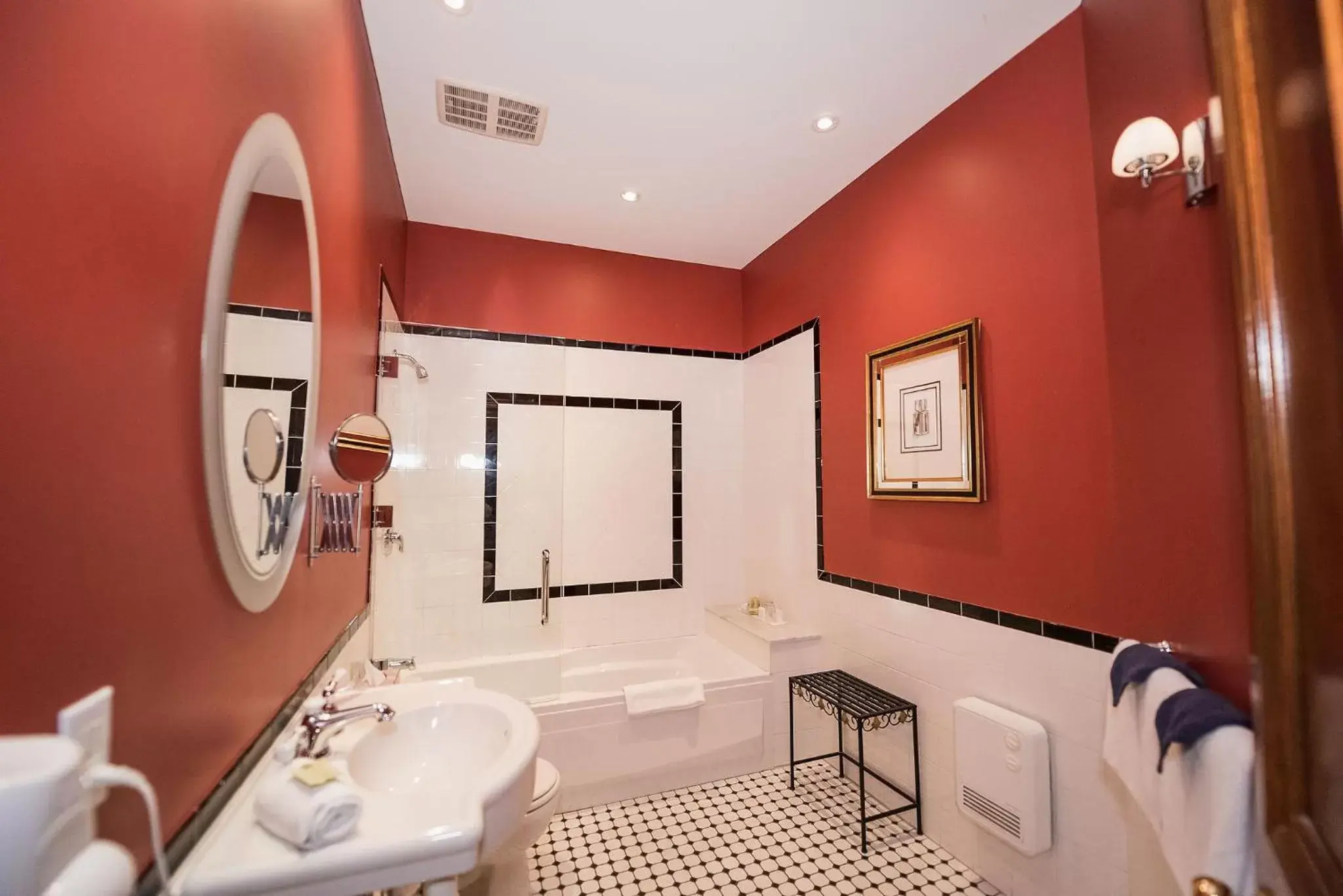 Bathroom in Manoir Sherbrooke