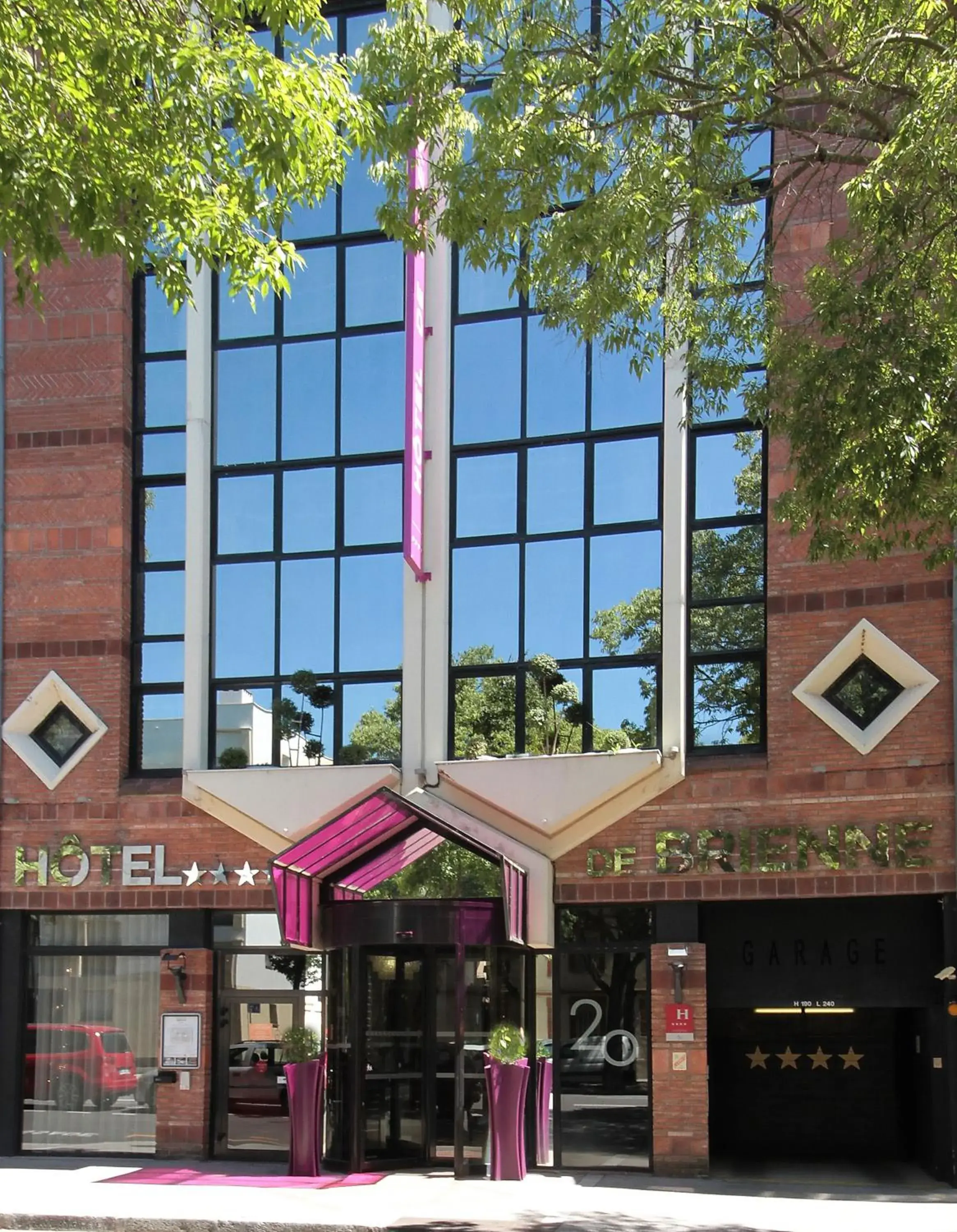 Facade/entrance, Property Building in Hôtel de Brienne