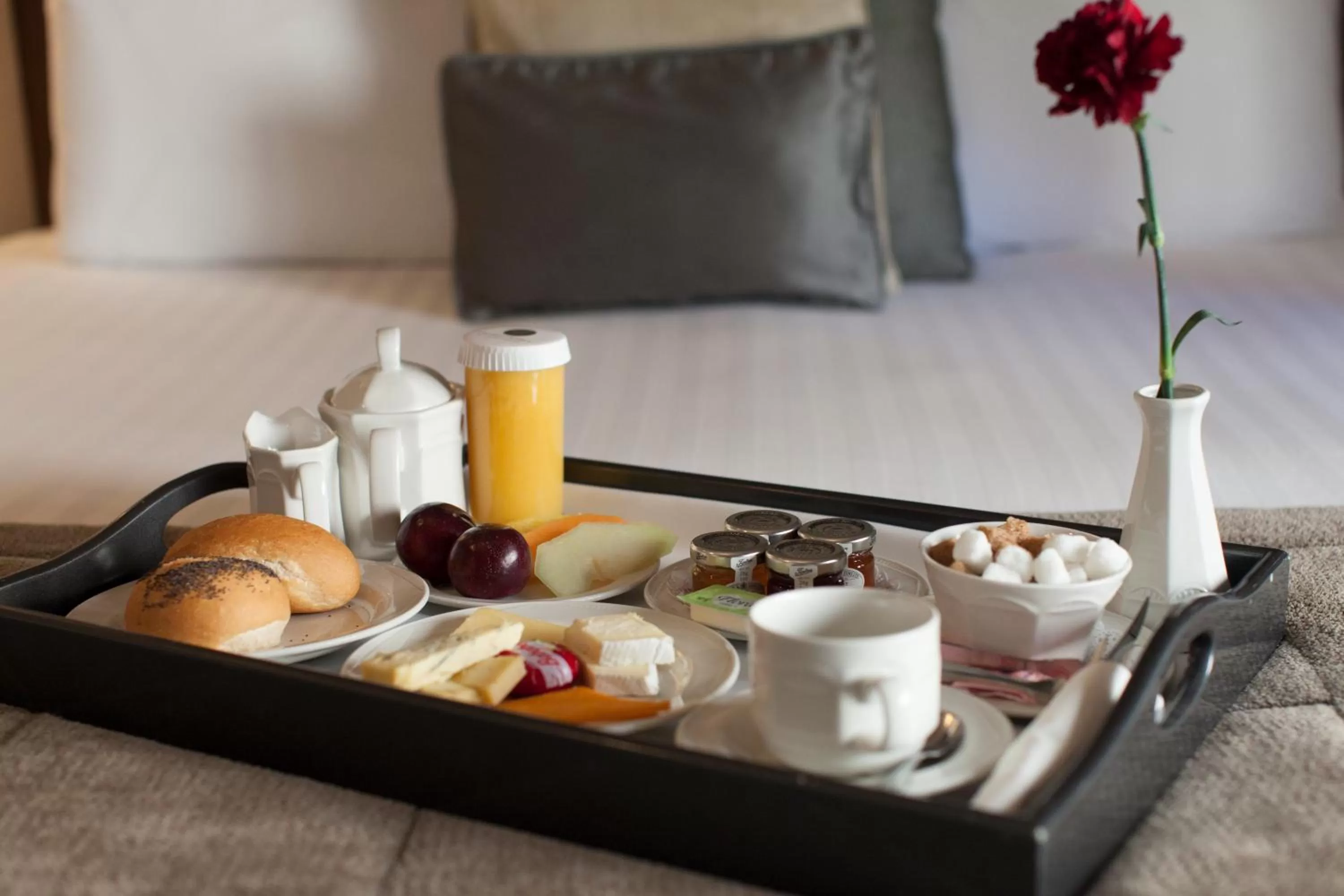 Breakfast in Gem Strathmore Hotel