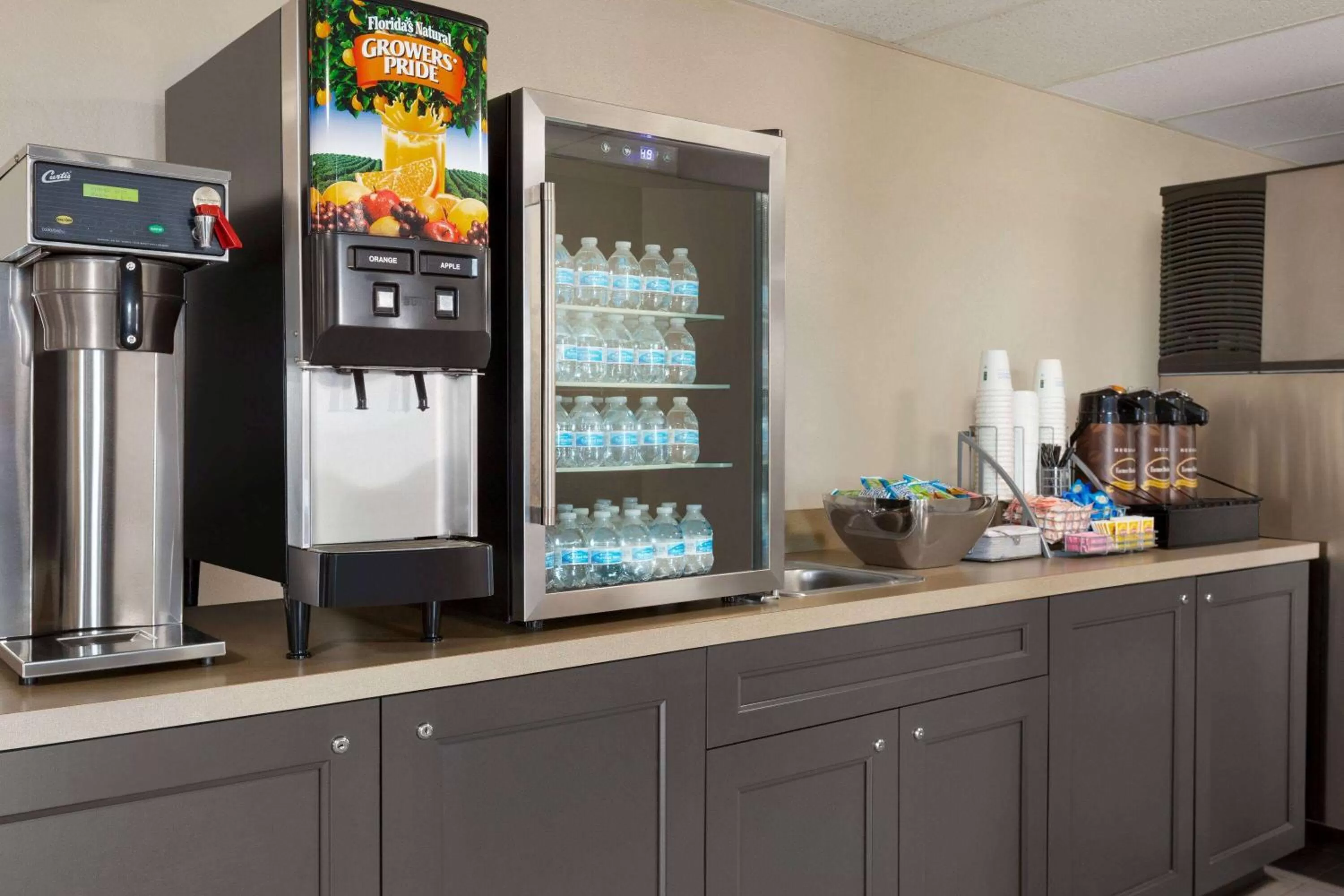 Restaurant/places to eat in Super 8 by Wyndham Hannibal