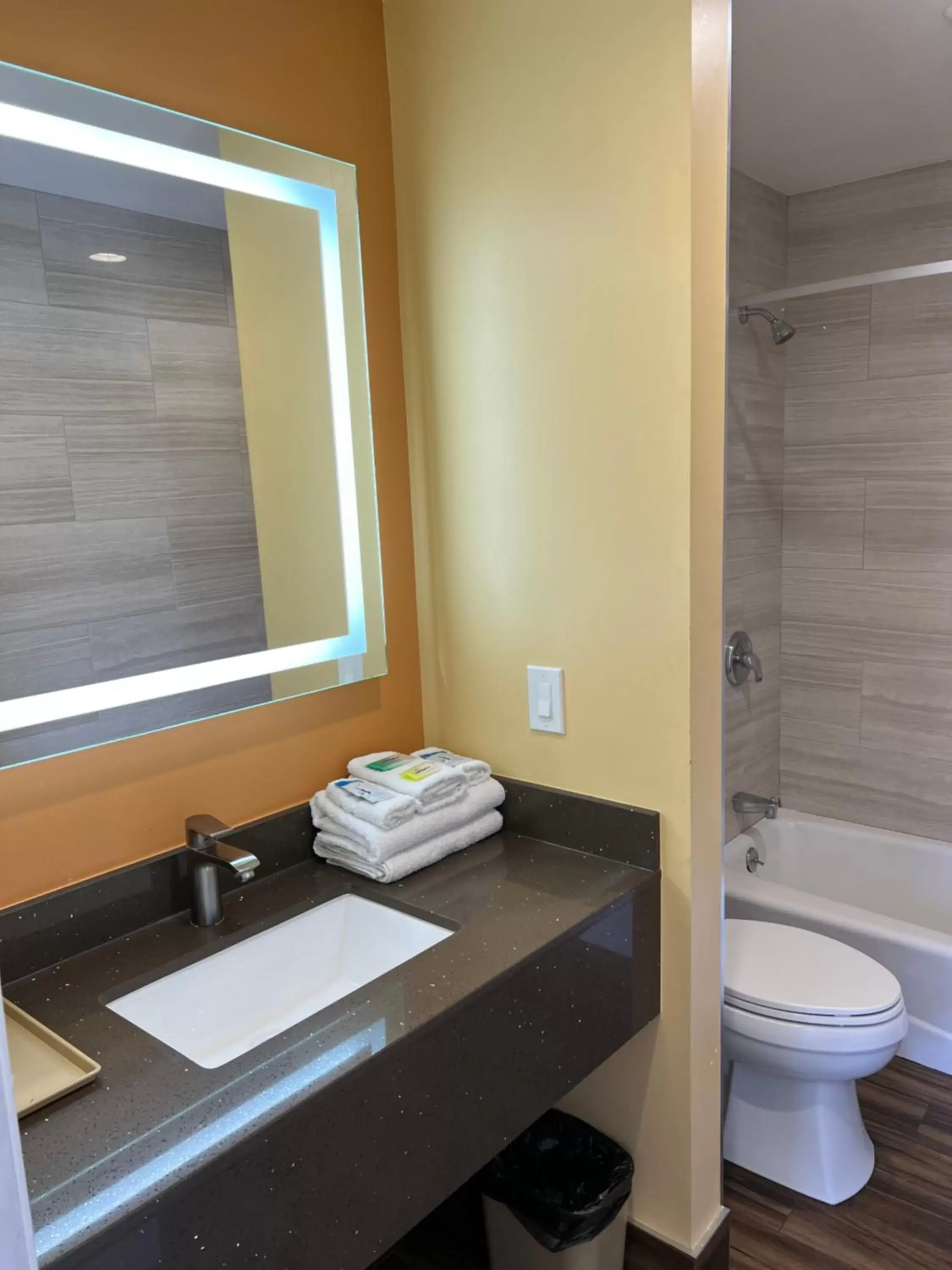 Bathroom in Walnut Inn & Suites West Covina