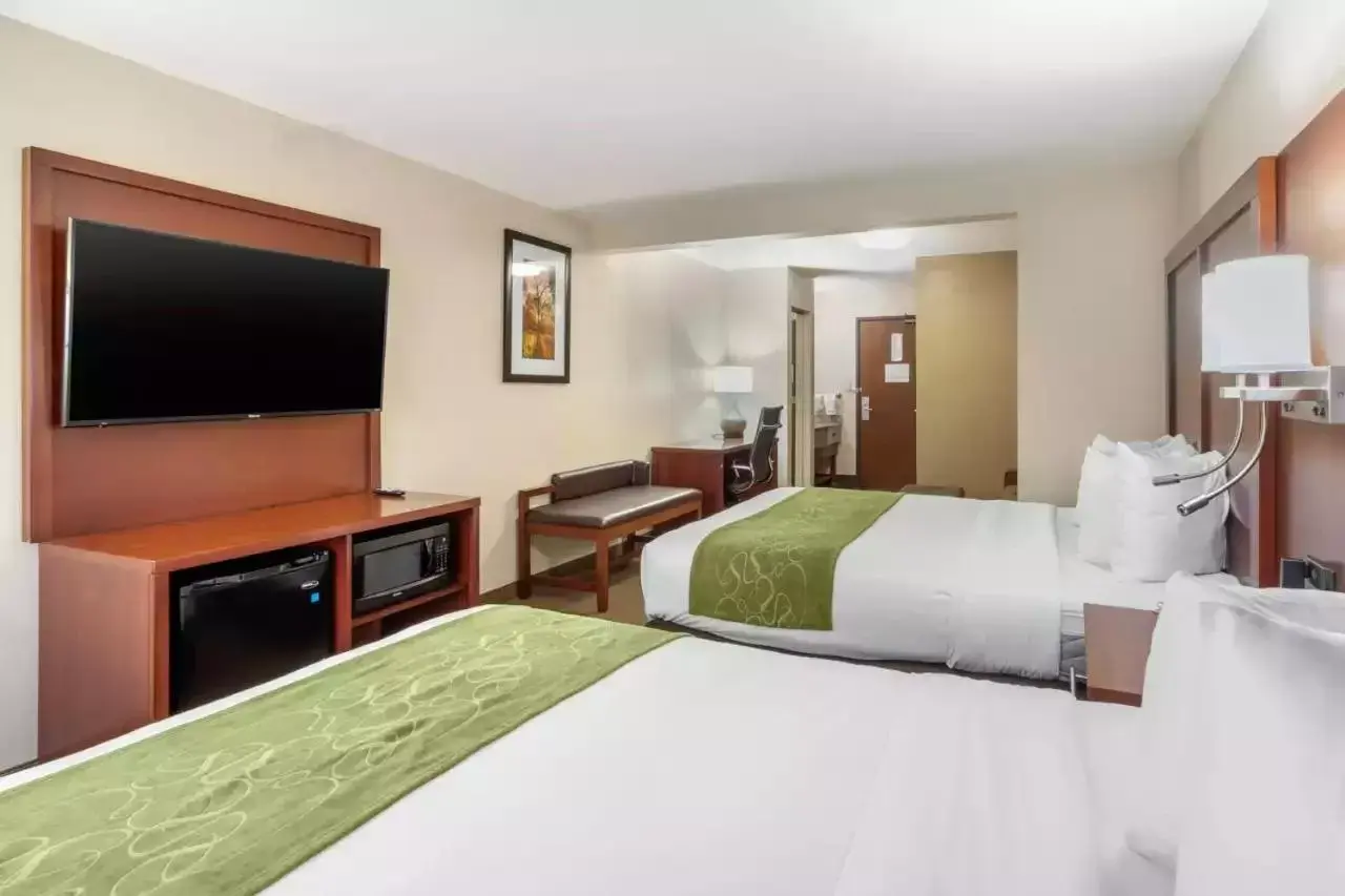 Bed in Comfort Suites Omaha East-Council Bluffs