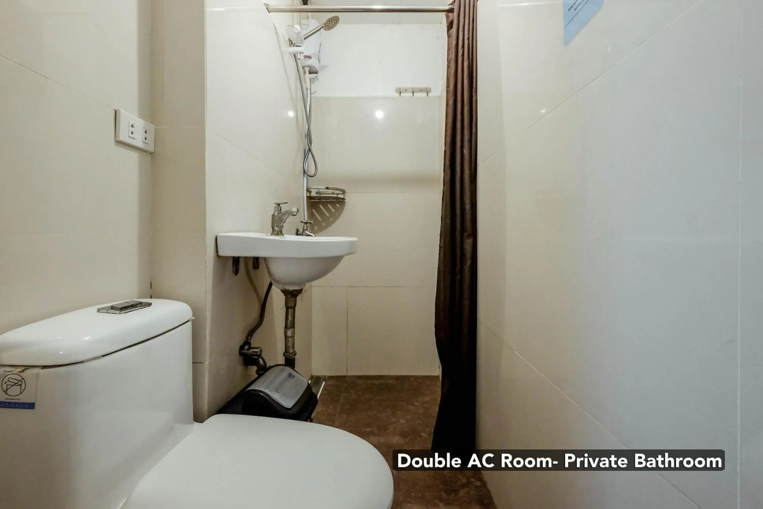 Bathroom in Stay Malate (Wanderers Guest House)