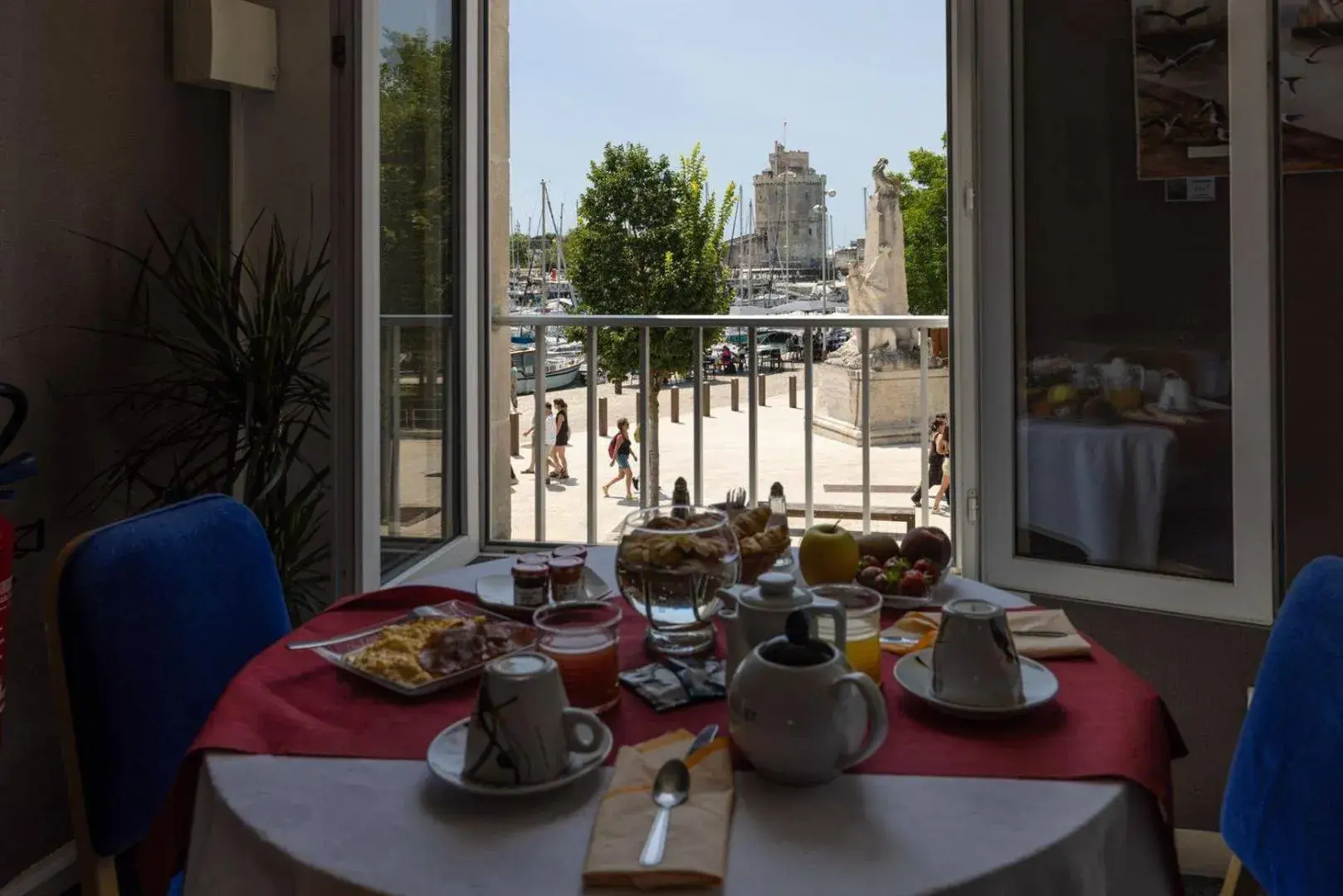 Breakfast in Hôtel Le Yachtman