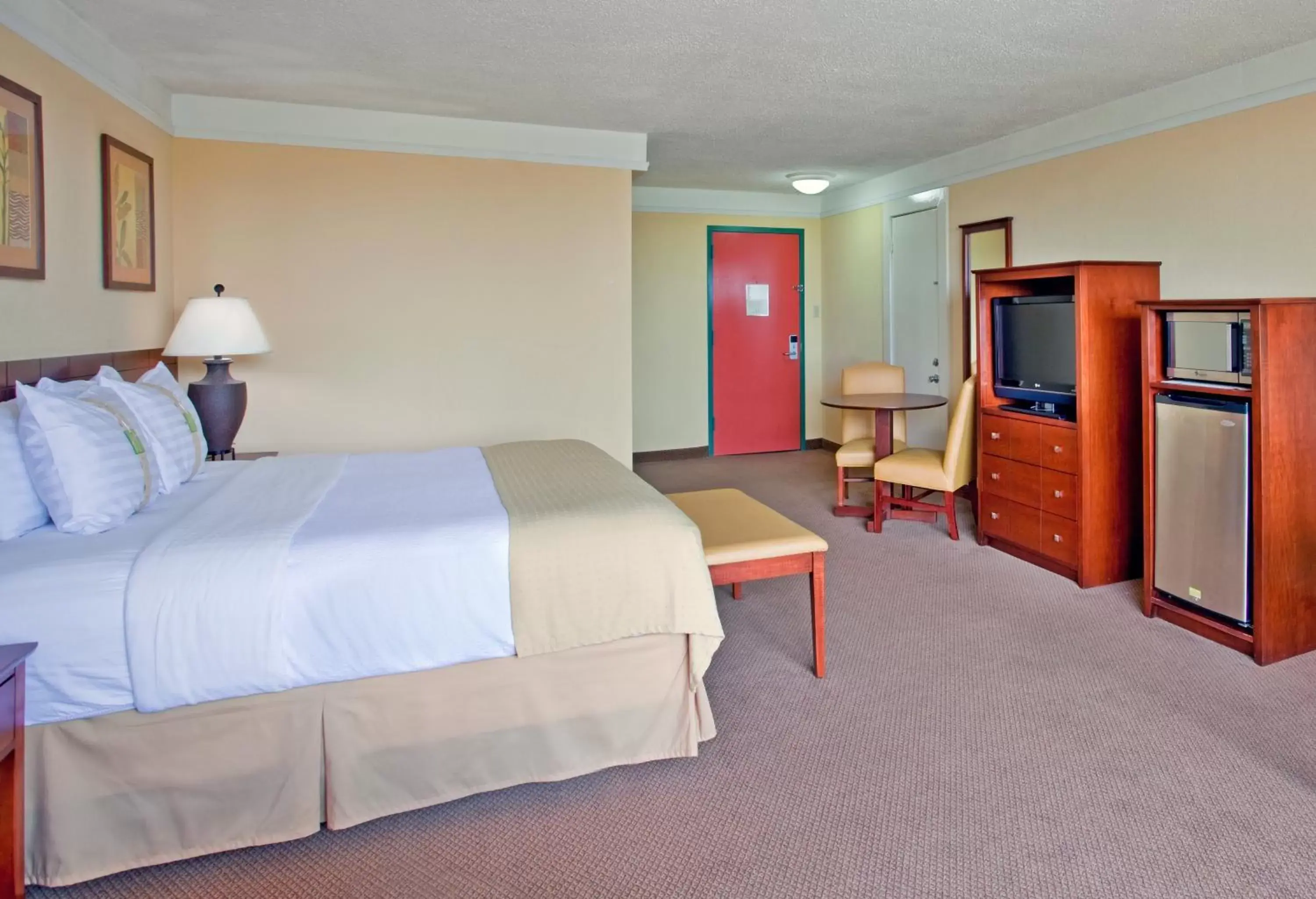 Photo of the whole room, Bed in Holiday Inn Ponce & El Tropical Casino, an IHG Hotel