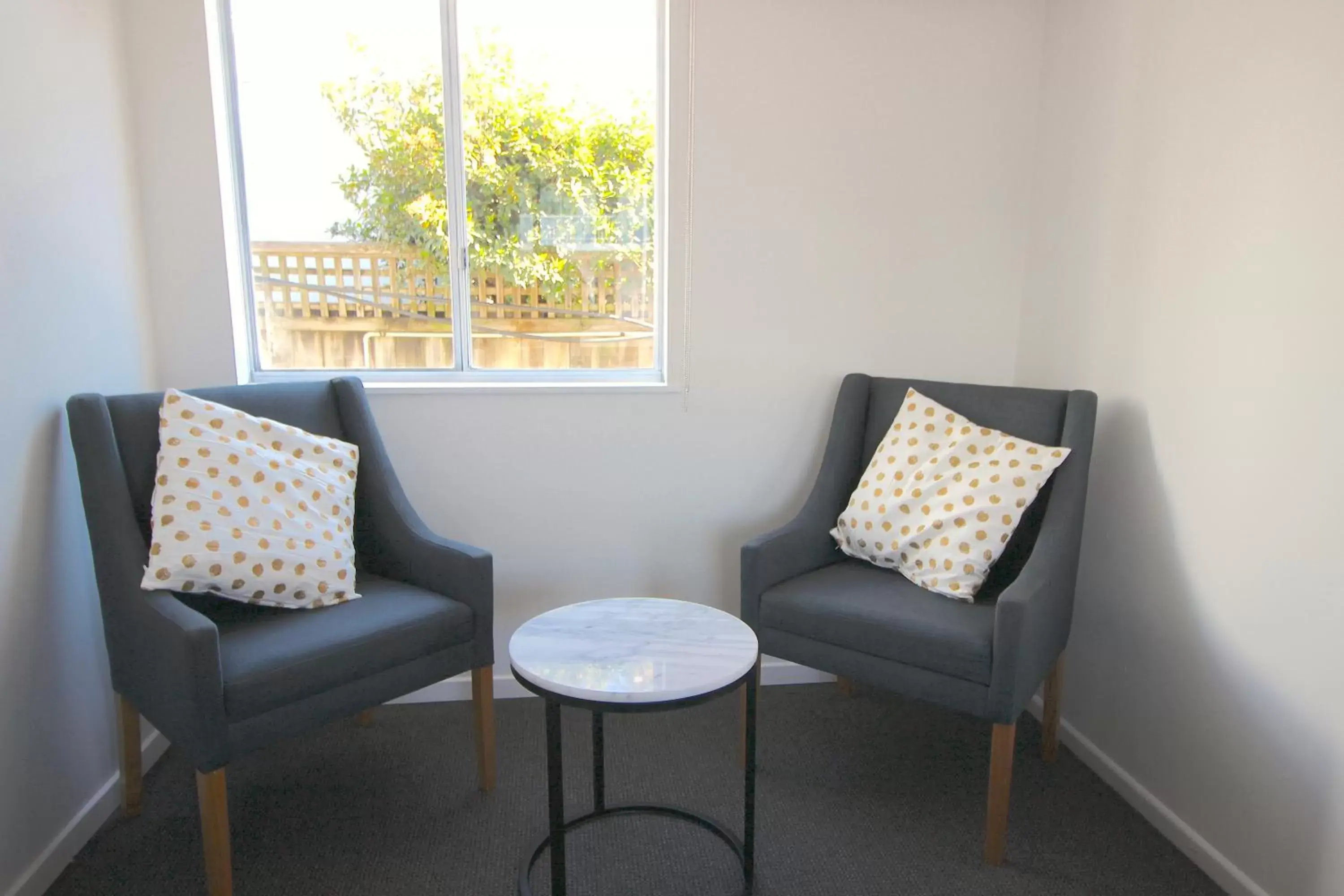 Living room, Seating Area in Batemans Bay Lodge