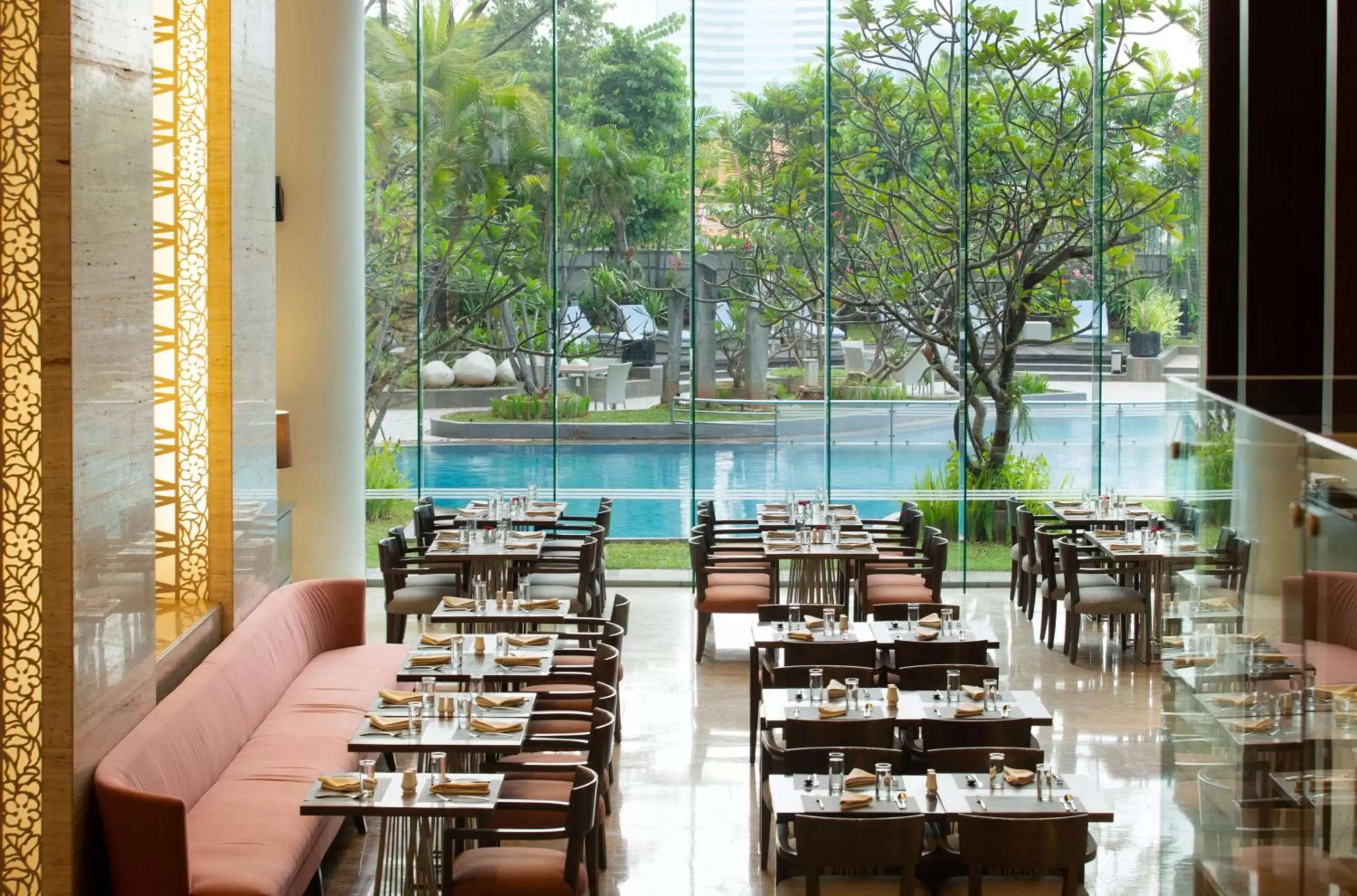 Breakfast, Restaurant/Places to Eat in Hotel Santika Premiere Slipi Jakarta