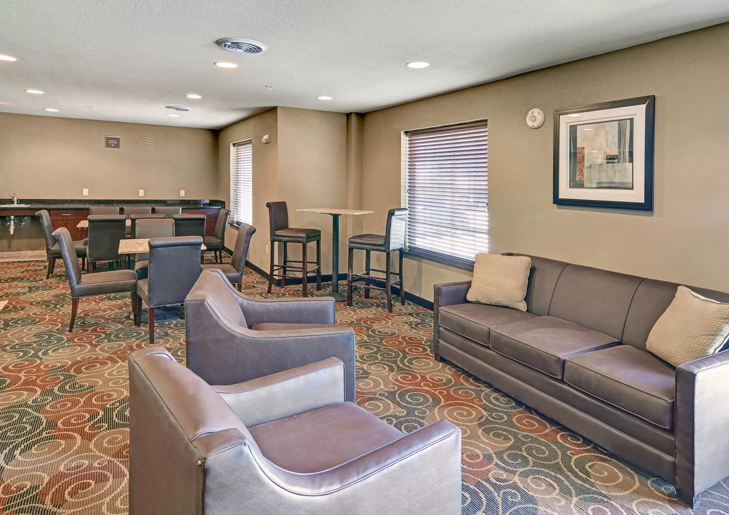 Restaurant/places to eat, Seating Area in Cobblestone Inn & Suites - Big Lake