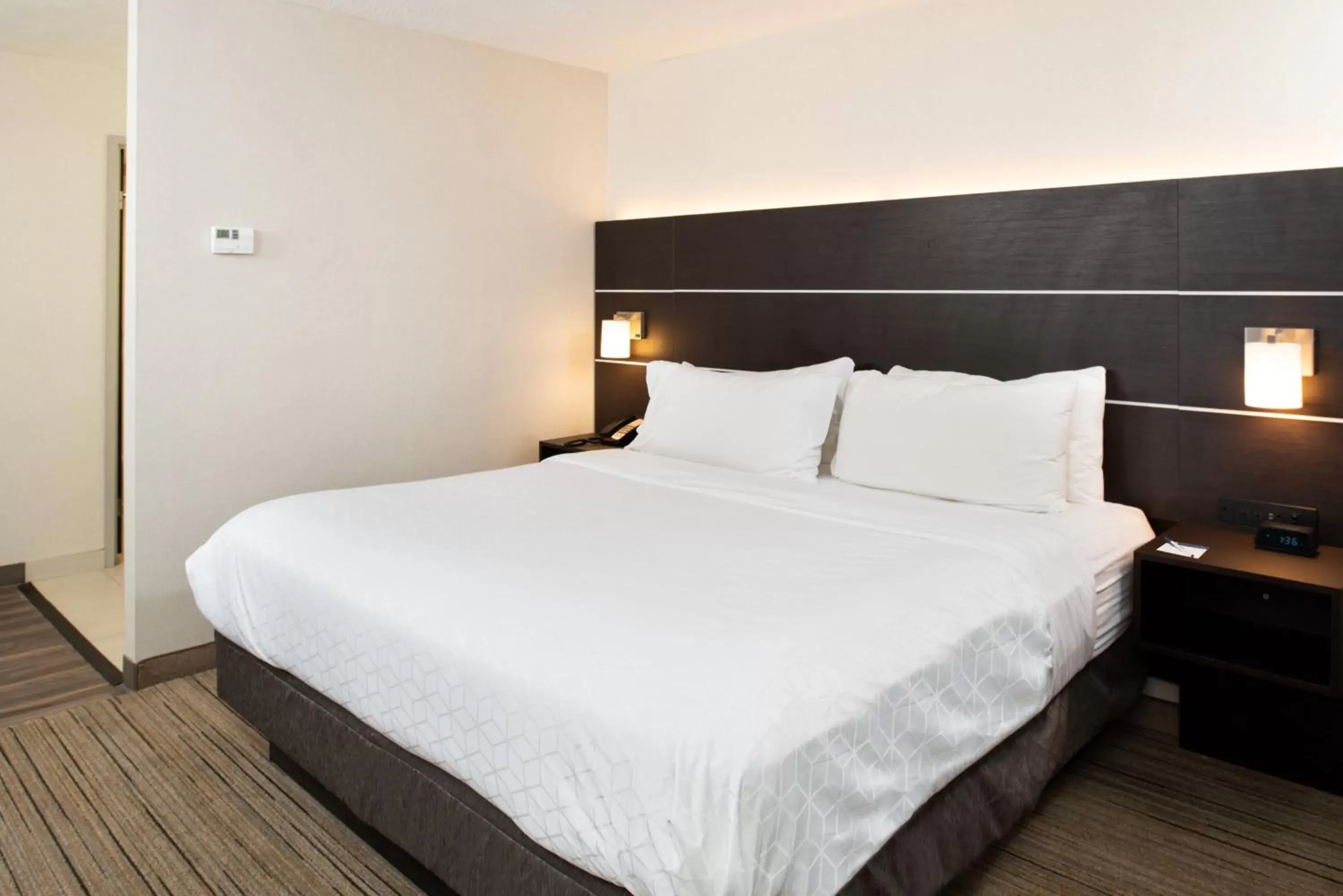 Bedroom, Bed in Holiday Inn Express Cincinnati West, an IHG Hotel