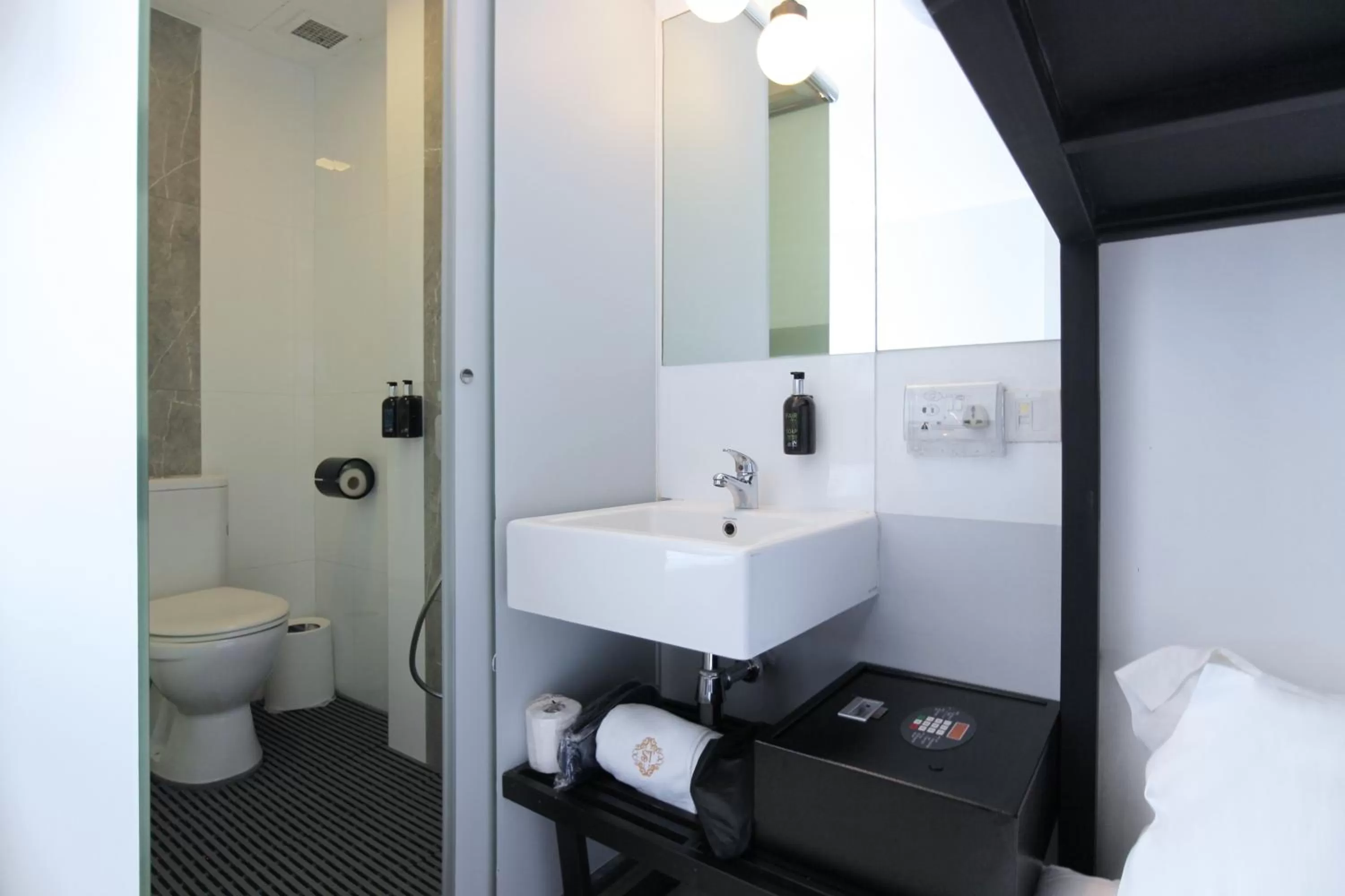 Shower, Bed in ST Signature Bugis Beach