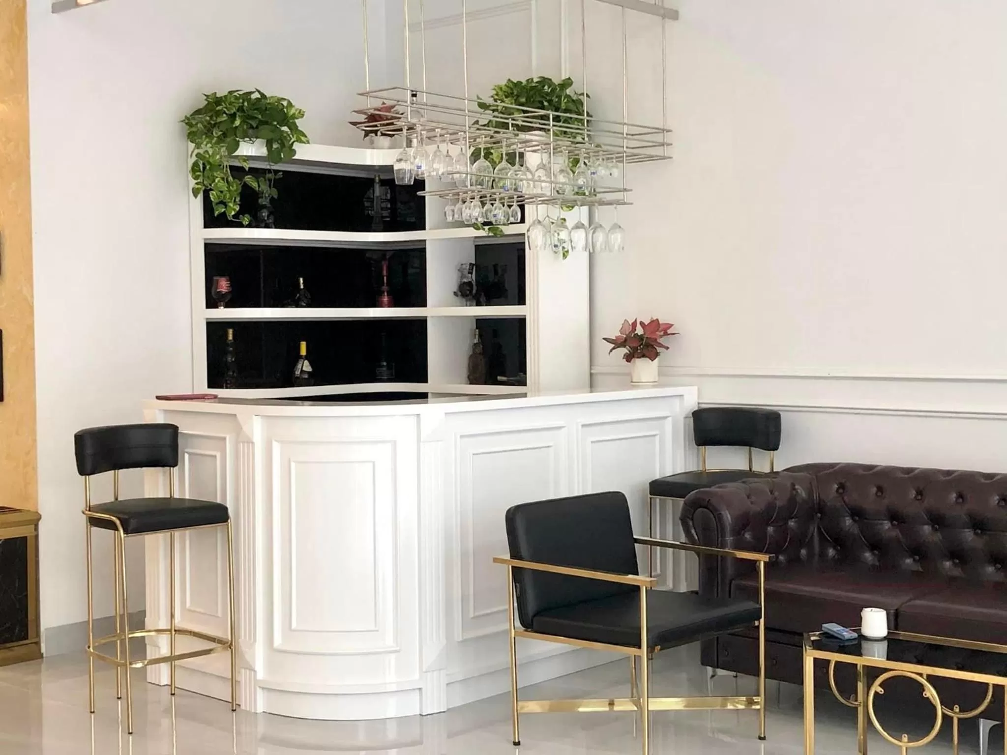 oven, TV/Entertainment Center in NDC MISA HOTEL