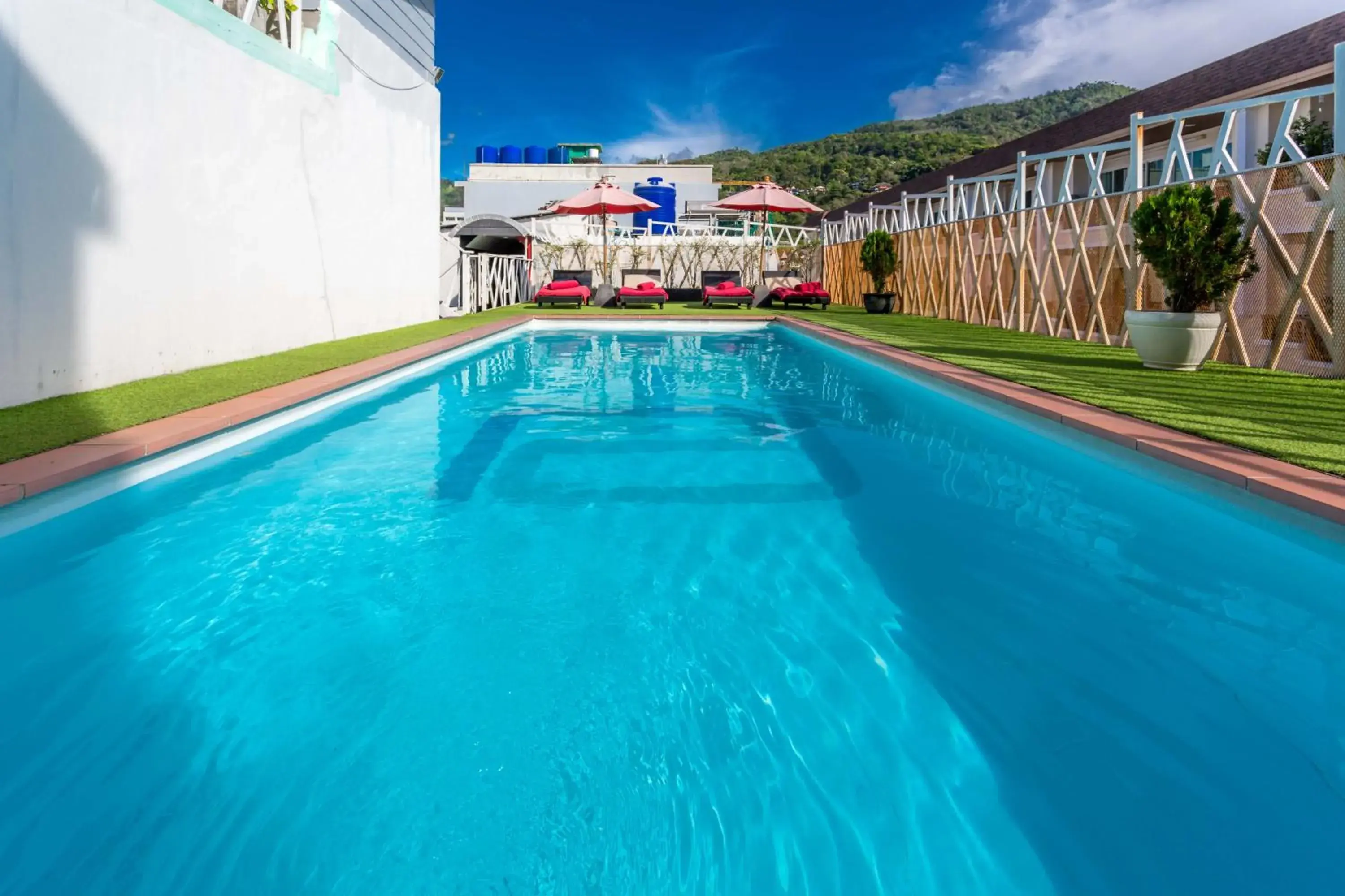 Swimming Pool in PJ Patong Resortel