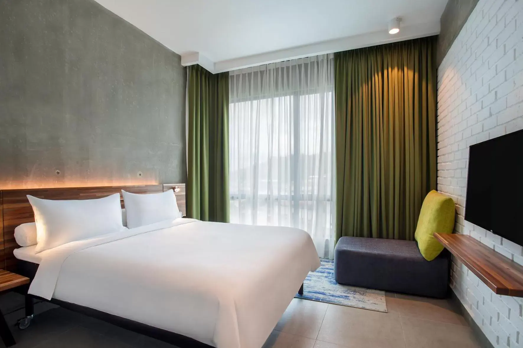 Photo of the whole room, Bed in ibis Styles Kota Kinabalu Inanam