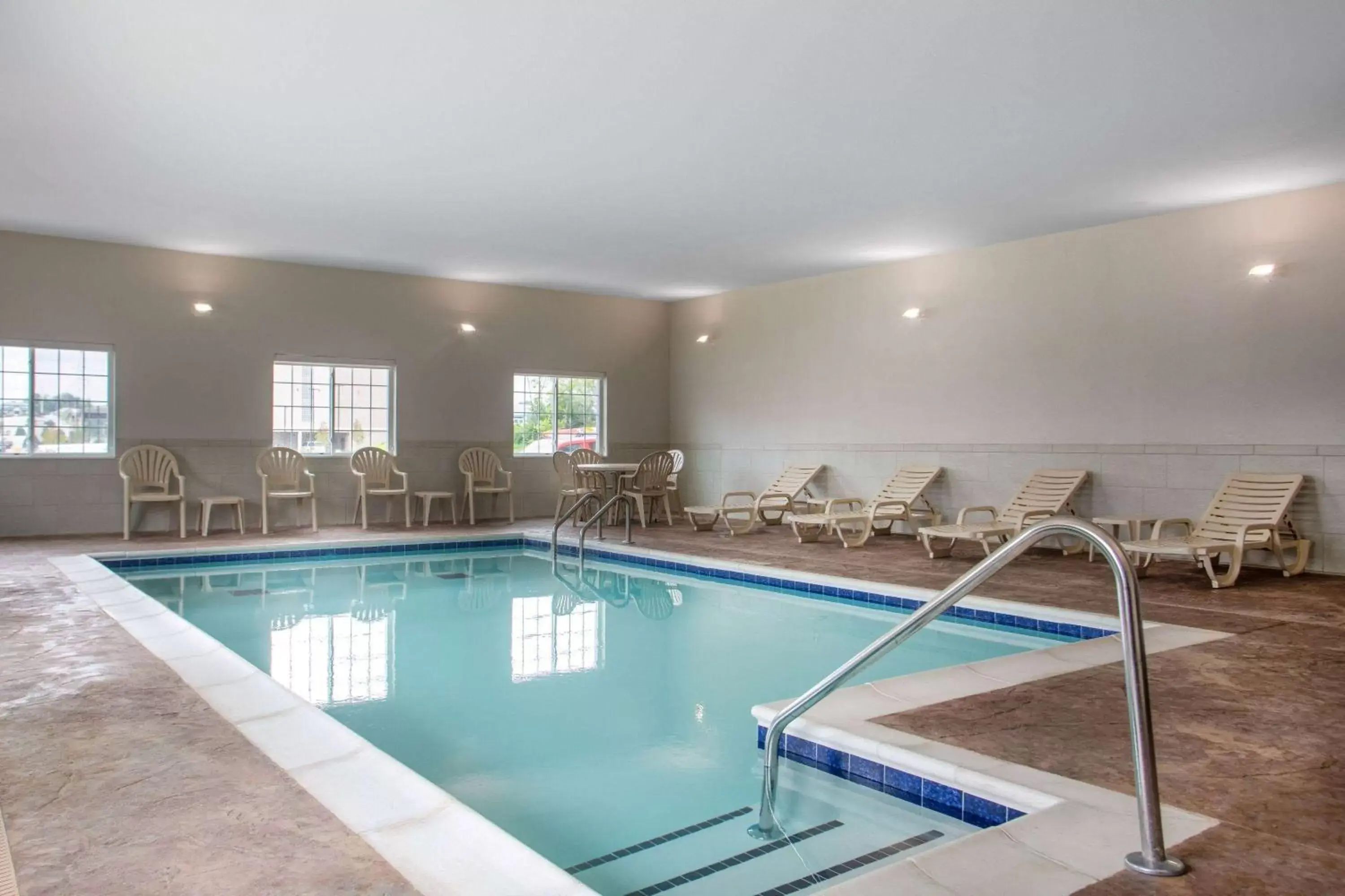 Pool view, Swimming Pool in Microtel Inn & Suites by Wyndham Liberty NE Kansas City Area