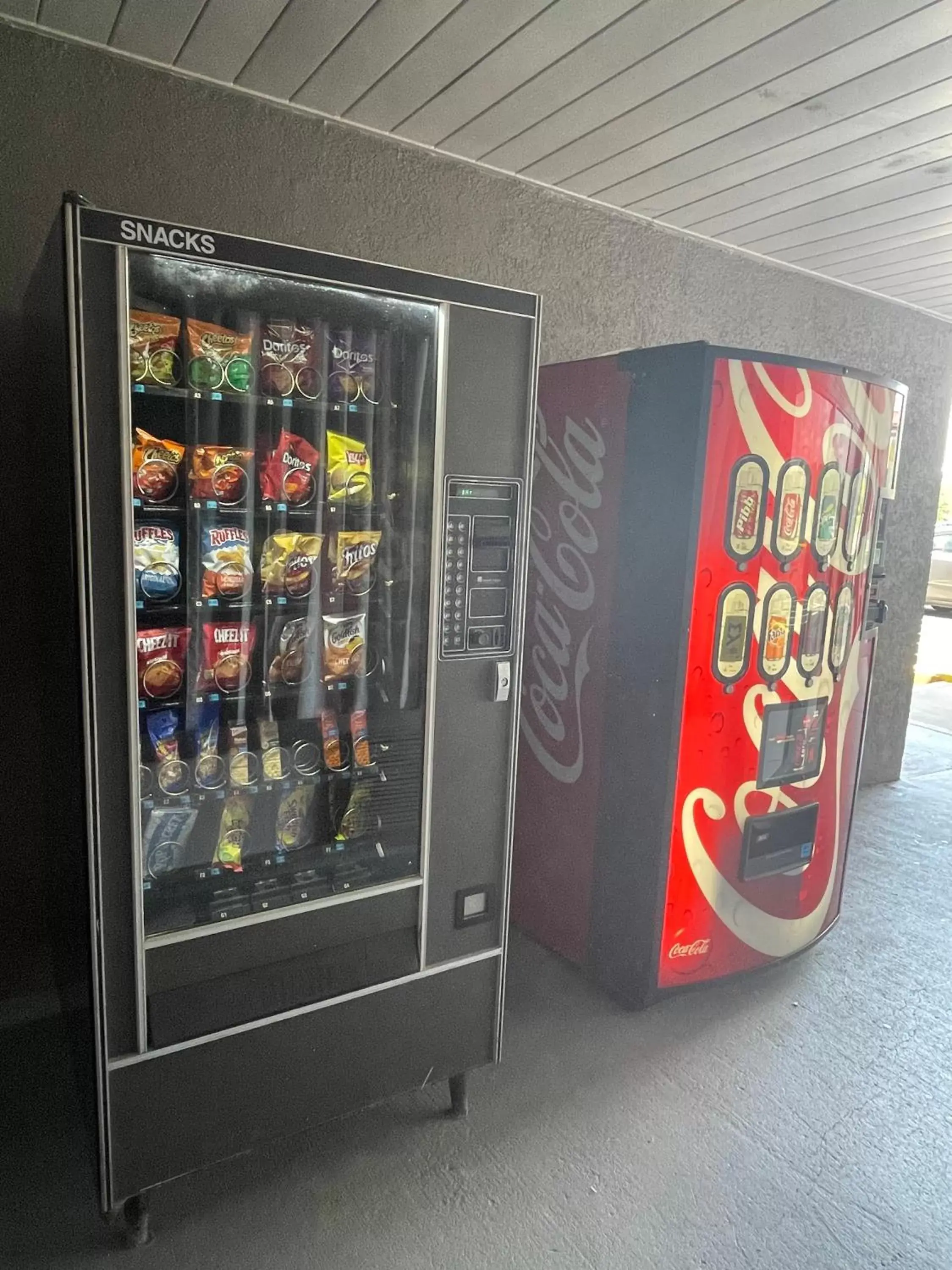 vending machine, Supermarket/Shops in Red Roof Inn LaGrange