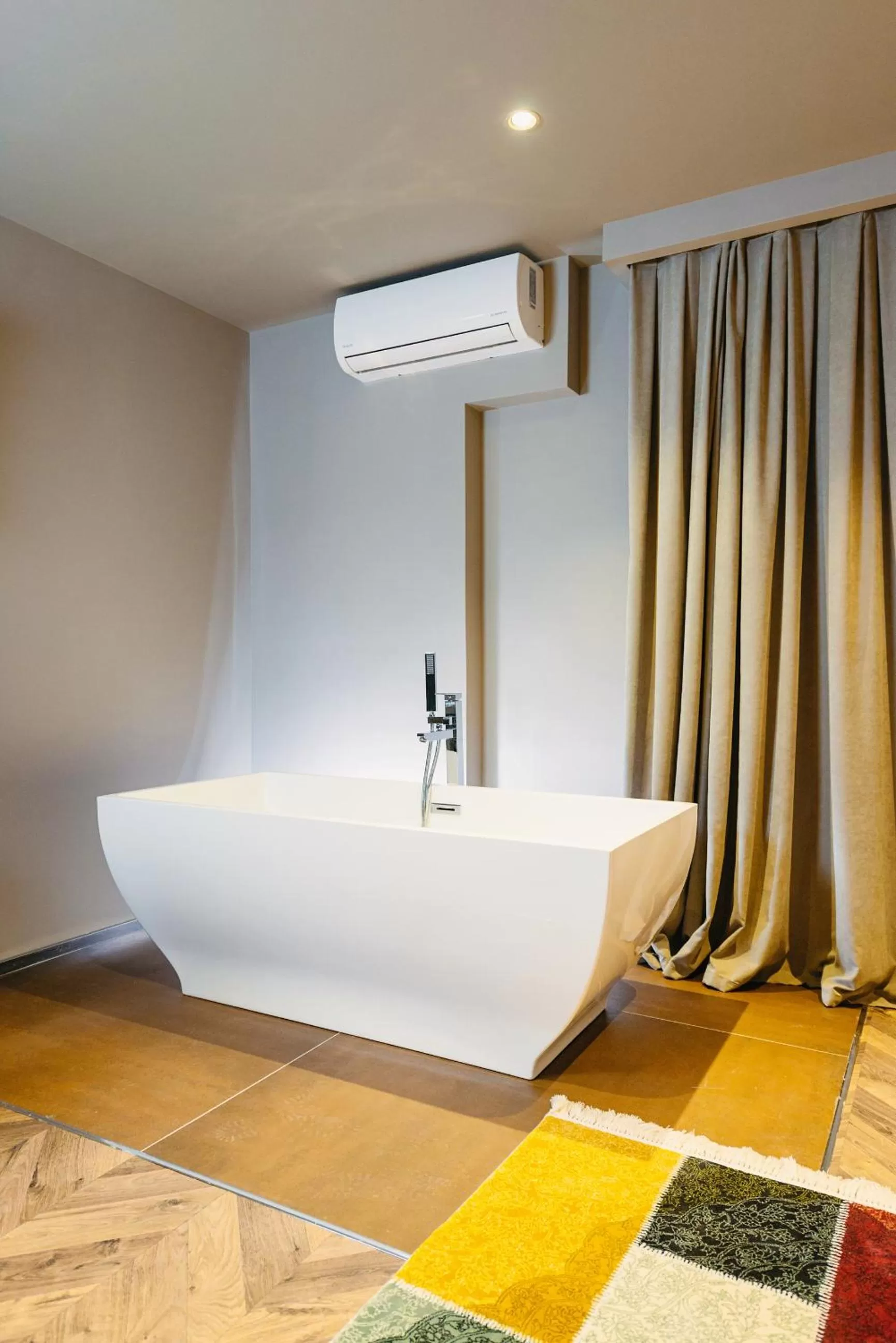 Bath in Hotel Egnatia