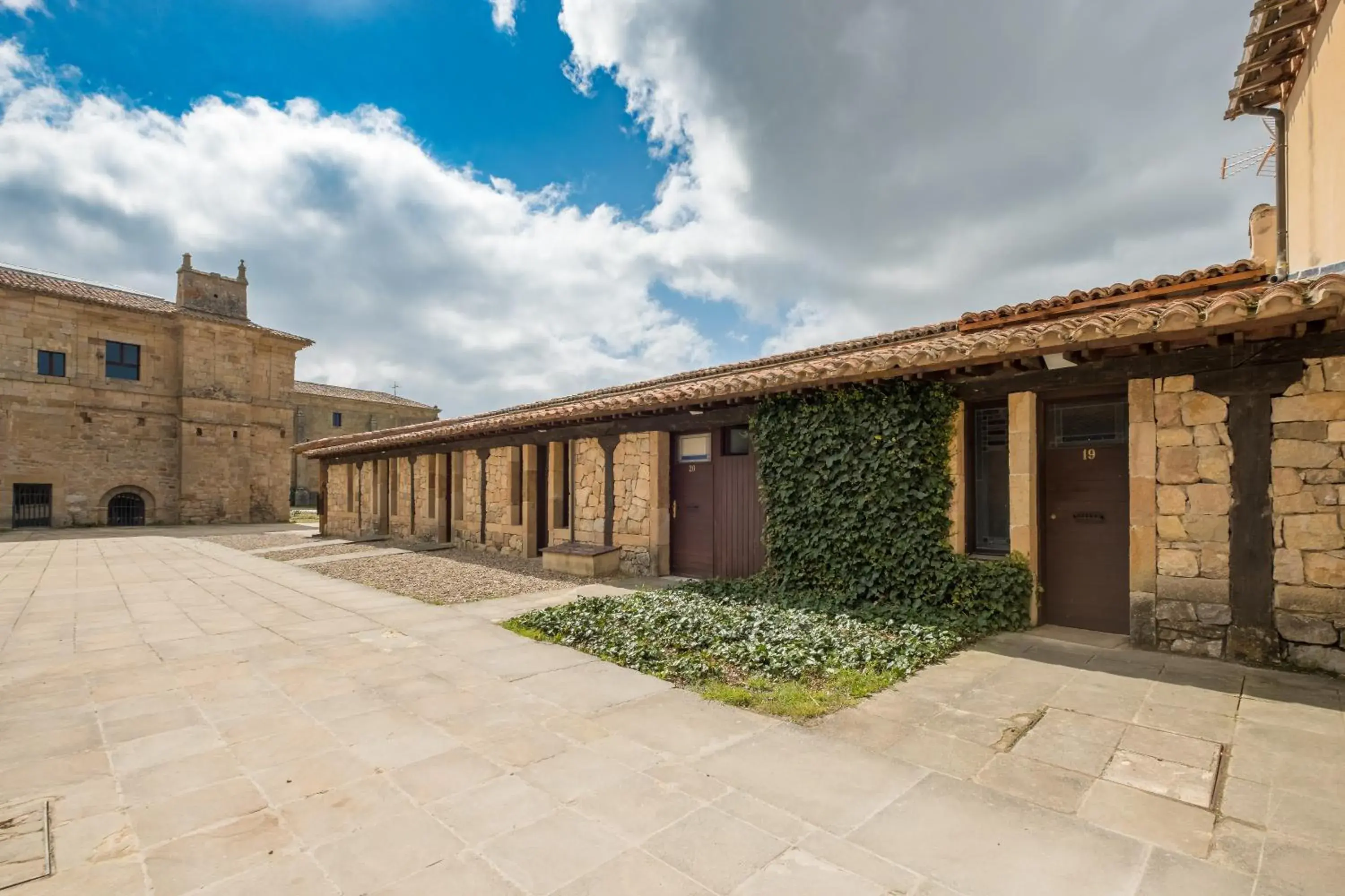 Lobby or reception, Property Building in Hotel Posada Santa Maria la Real