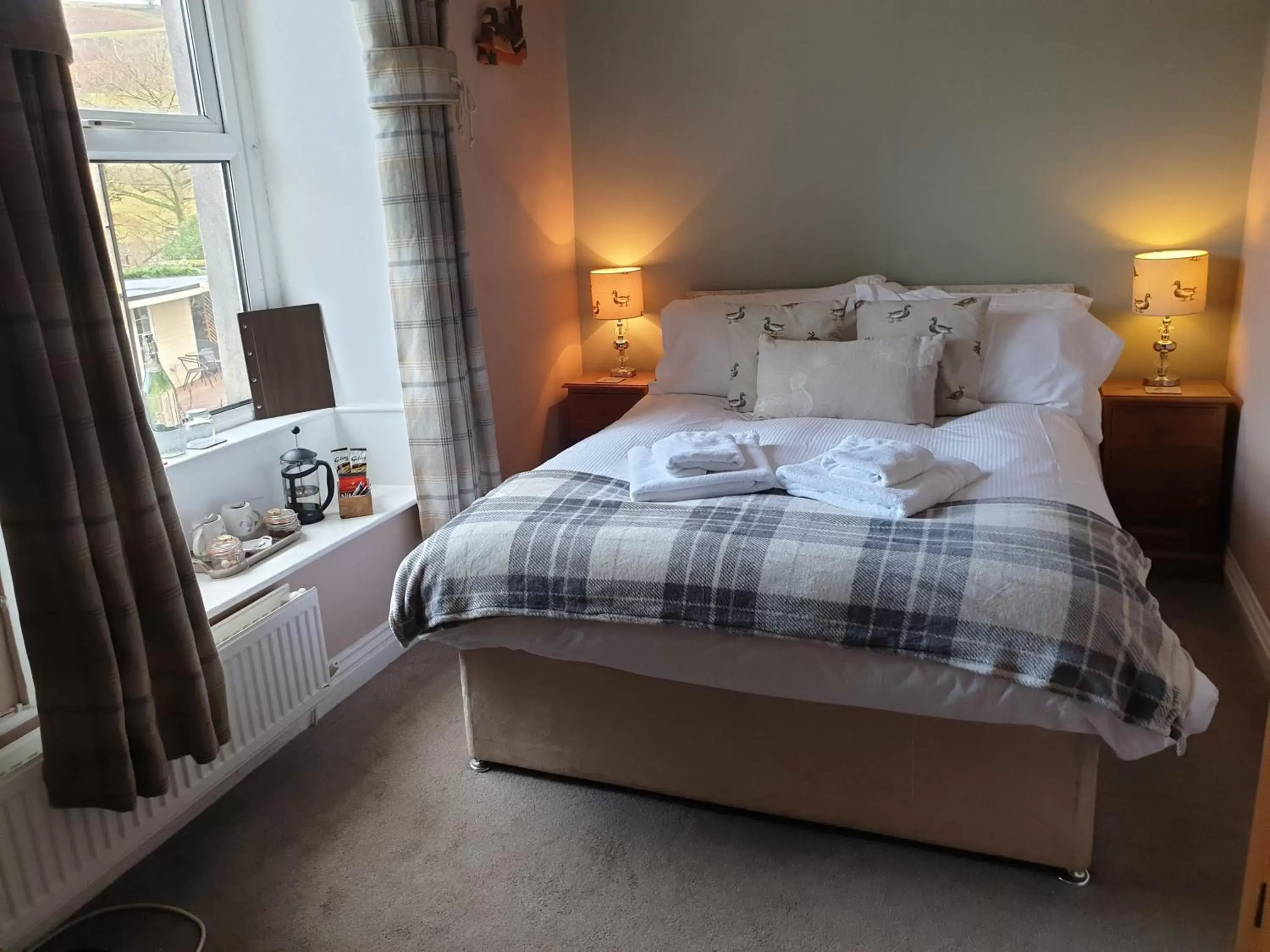 Bedroom, Bed in The Clarendon Country Pub with rooms