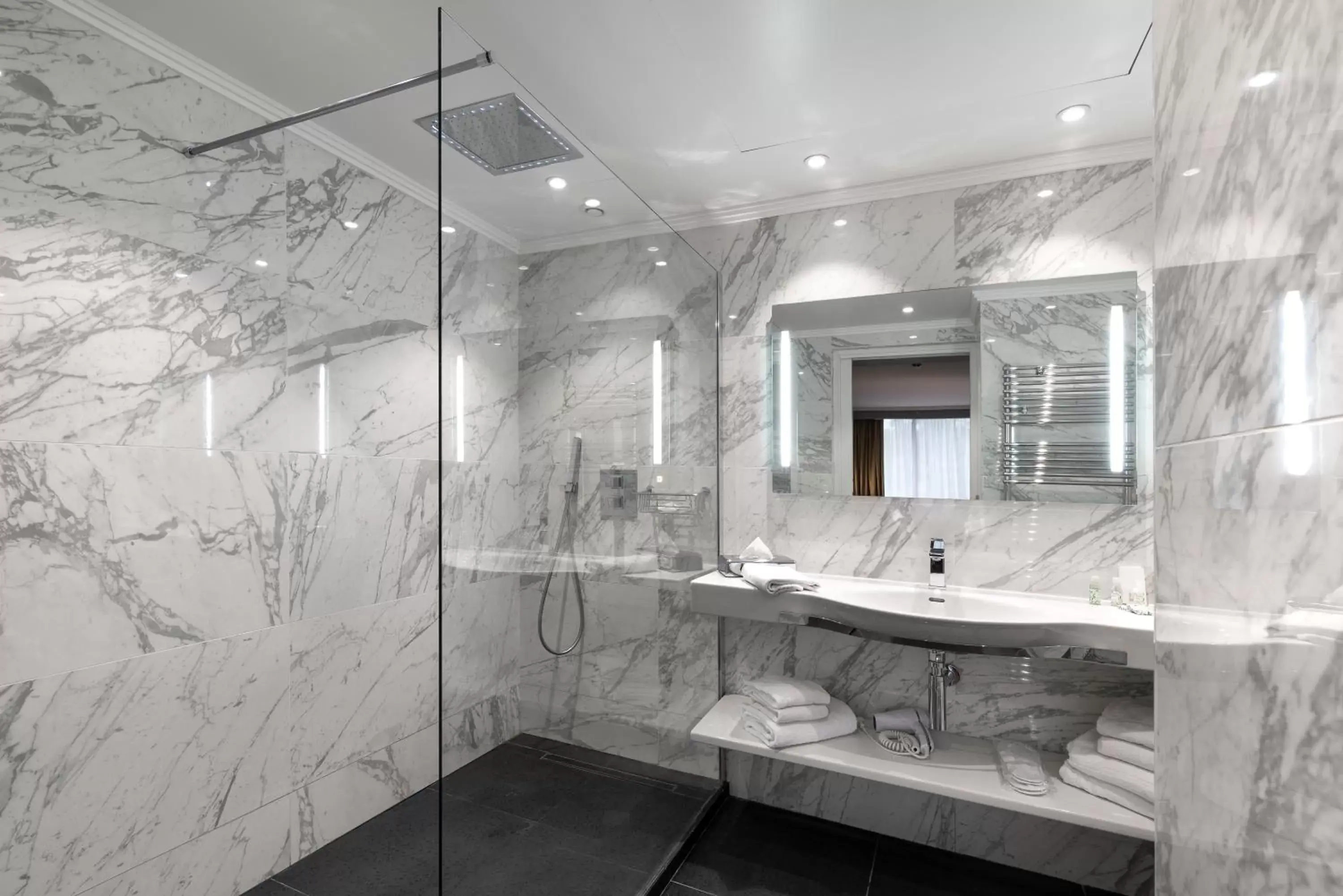 Bathroom in Juliana Hotel Cannes