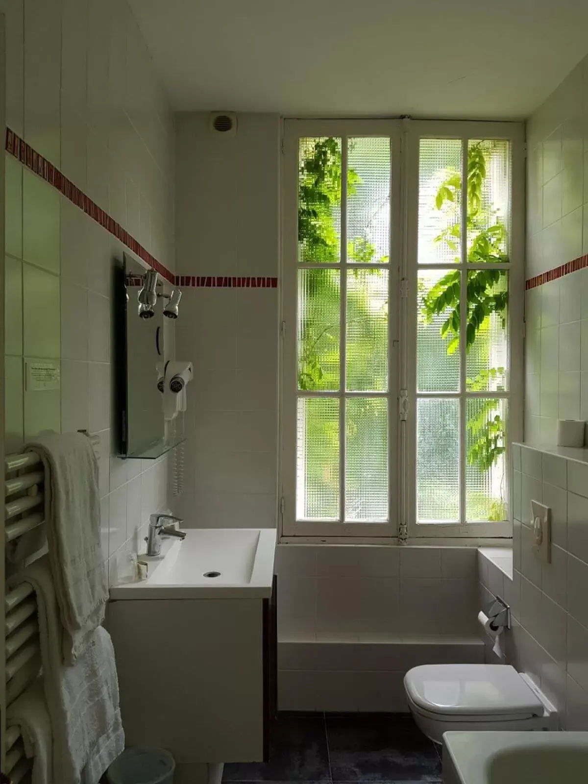 Bathroom in Hotel Restaurant Pavillon Bleu