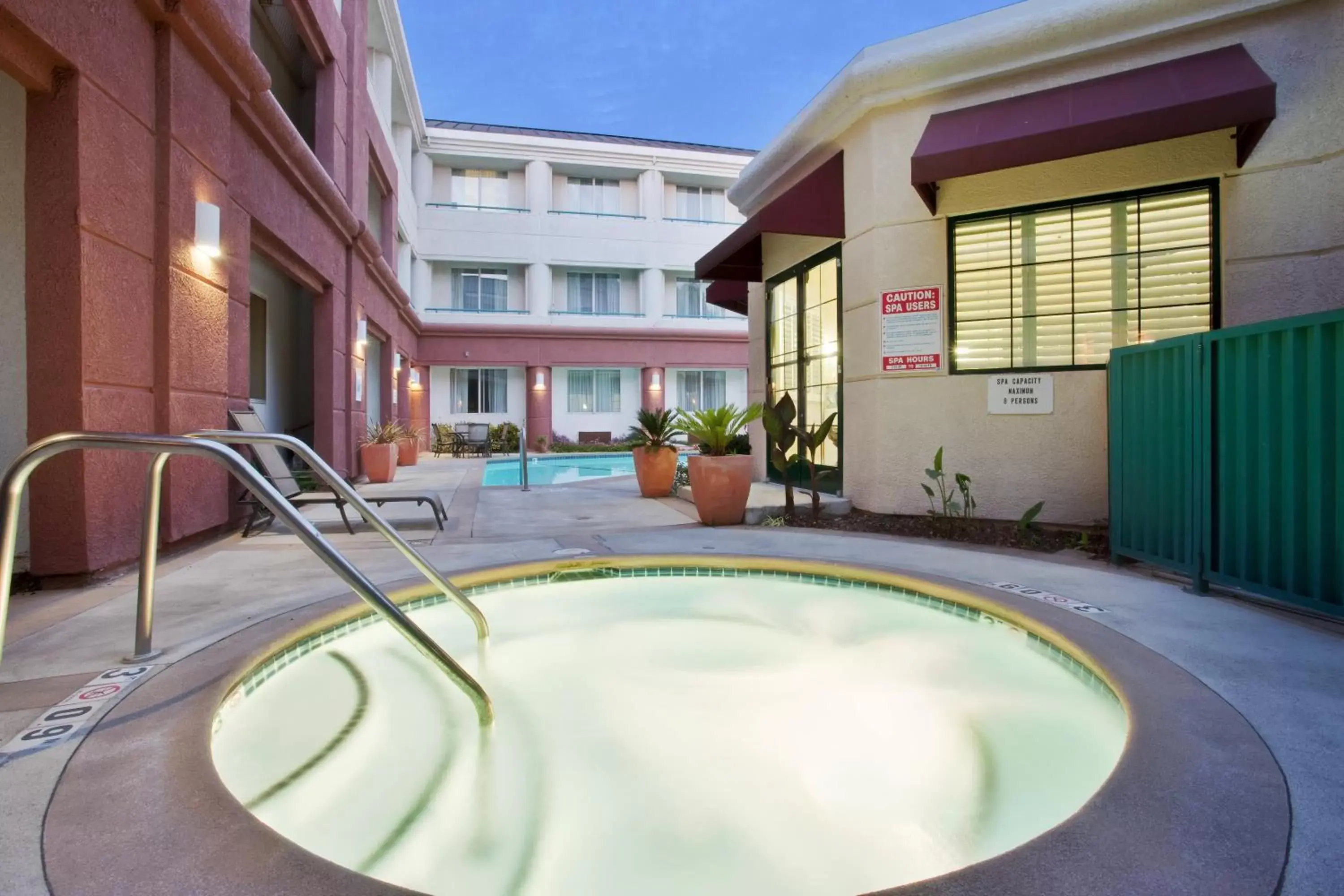 Spa and wellness centre/facilities, Swimming Pool in Country Inn & Suites by Radisson, San Jose International Airport, CA