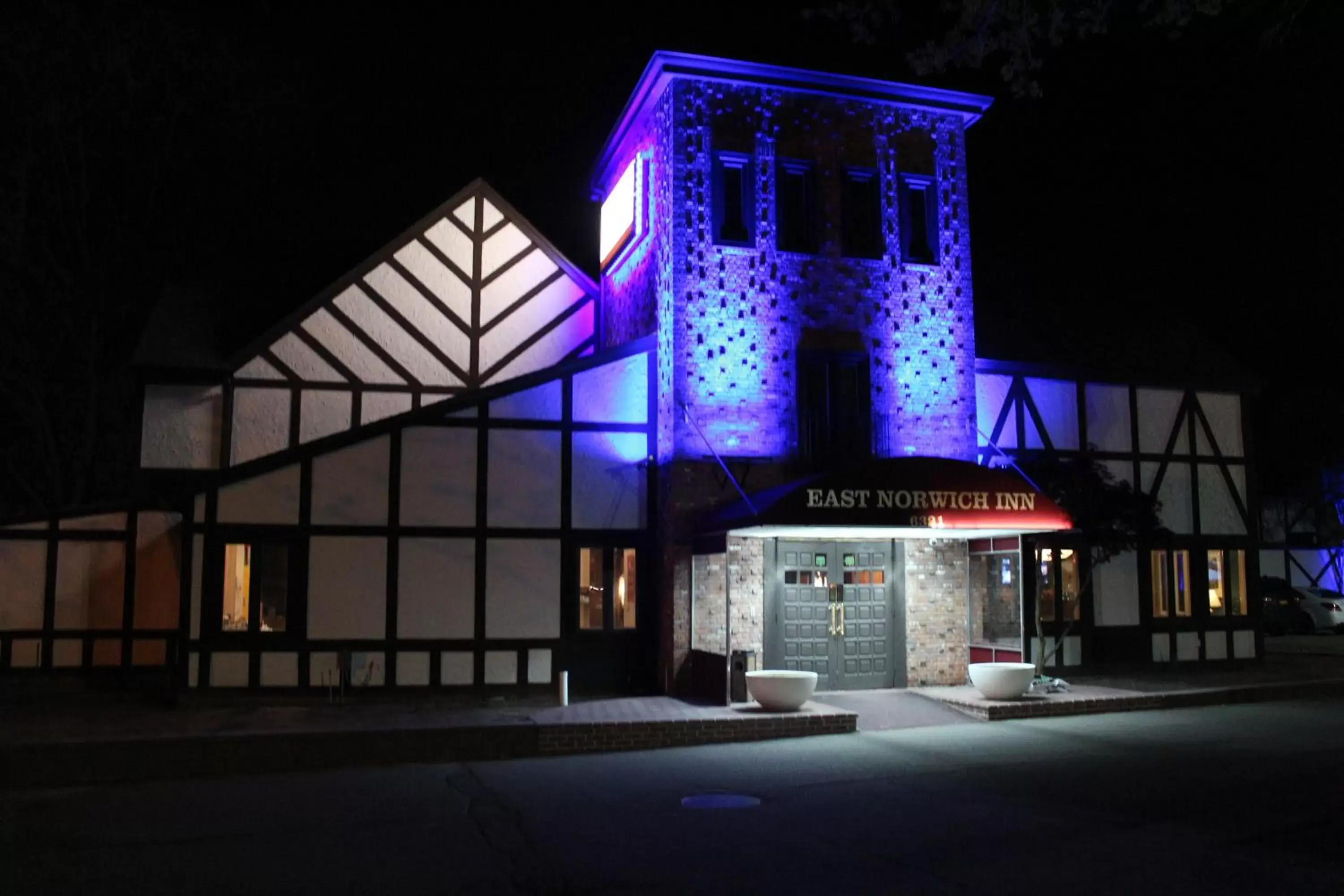 Property Building in East Norwich Inn