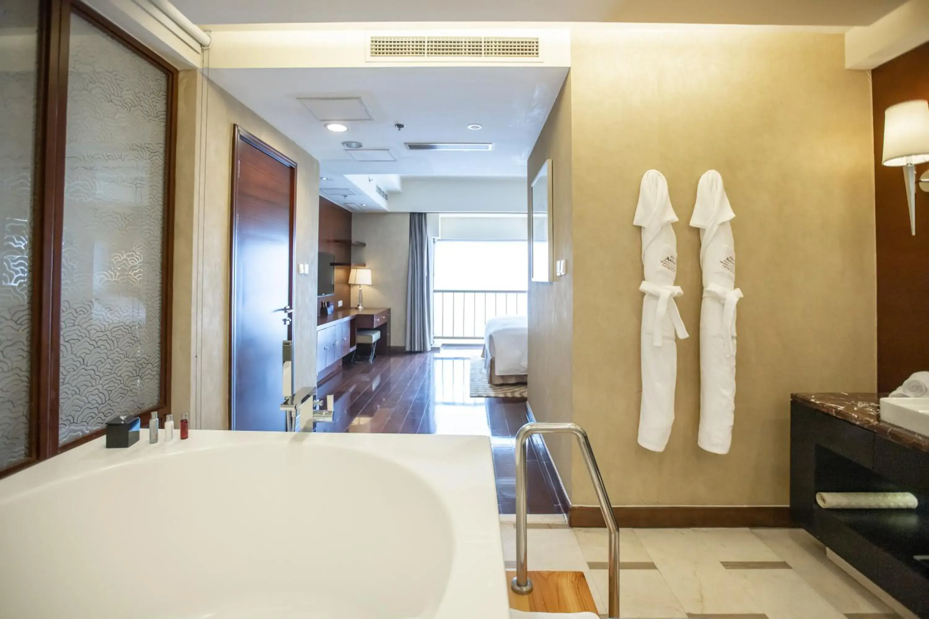 Bathroom in The Imperial Mansion, Beijing - Marriott Executive Apartments